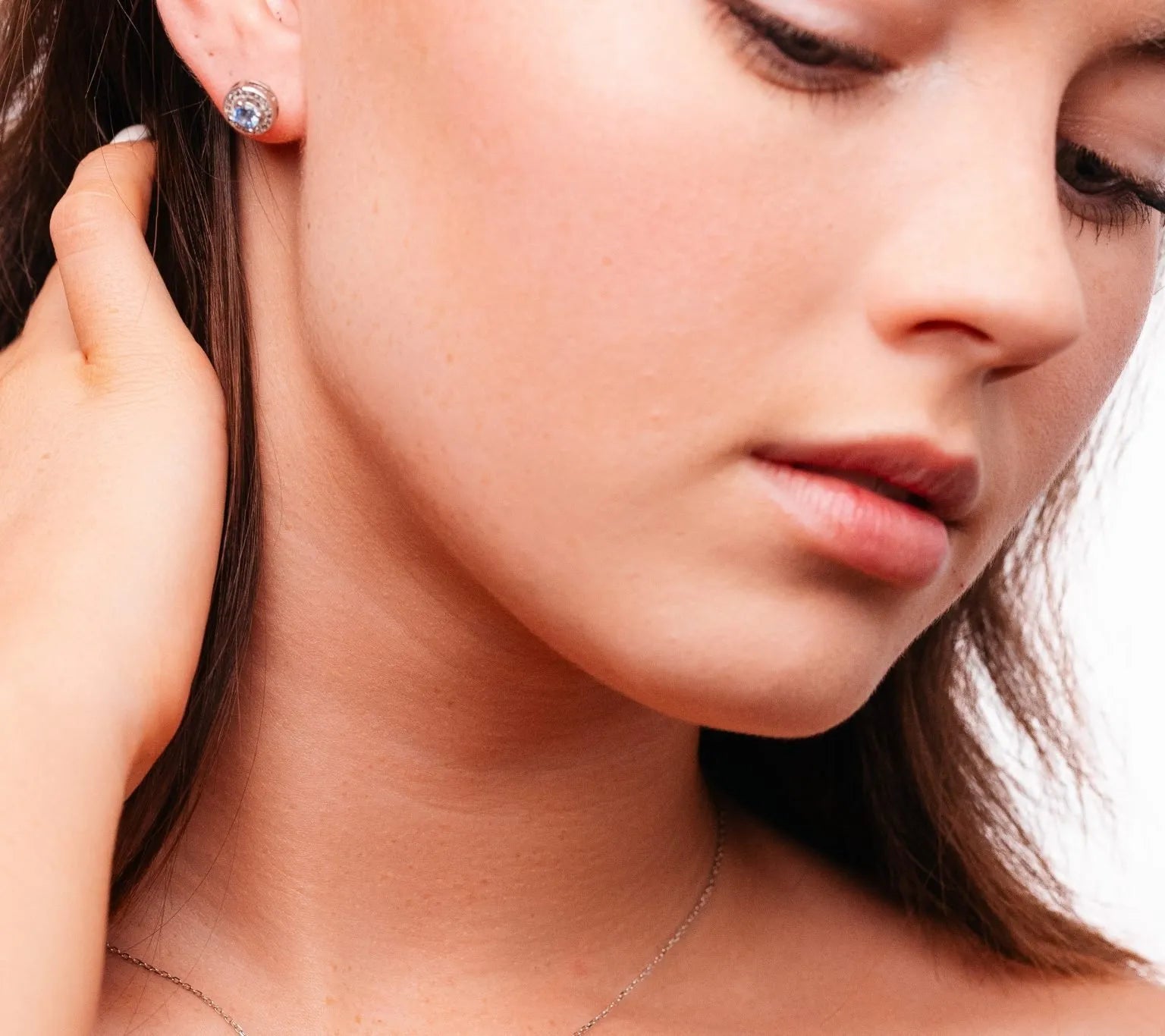 Alizia Halo Stud 4 Claw Stud Earrings