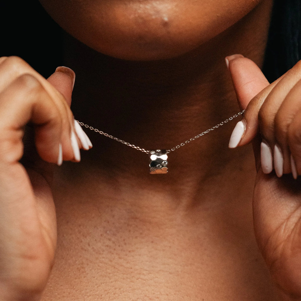 Alizia Honeycomb Hoop Short Necklace