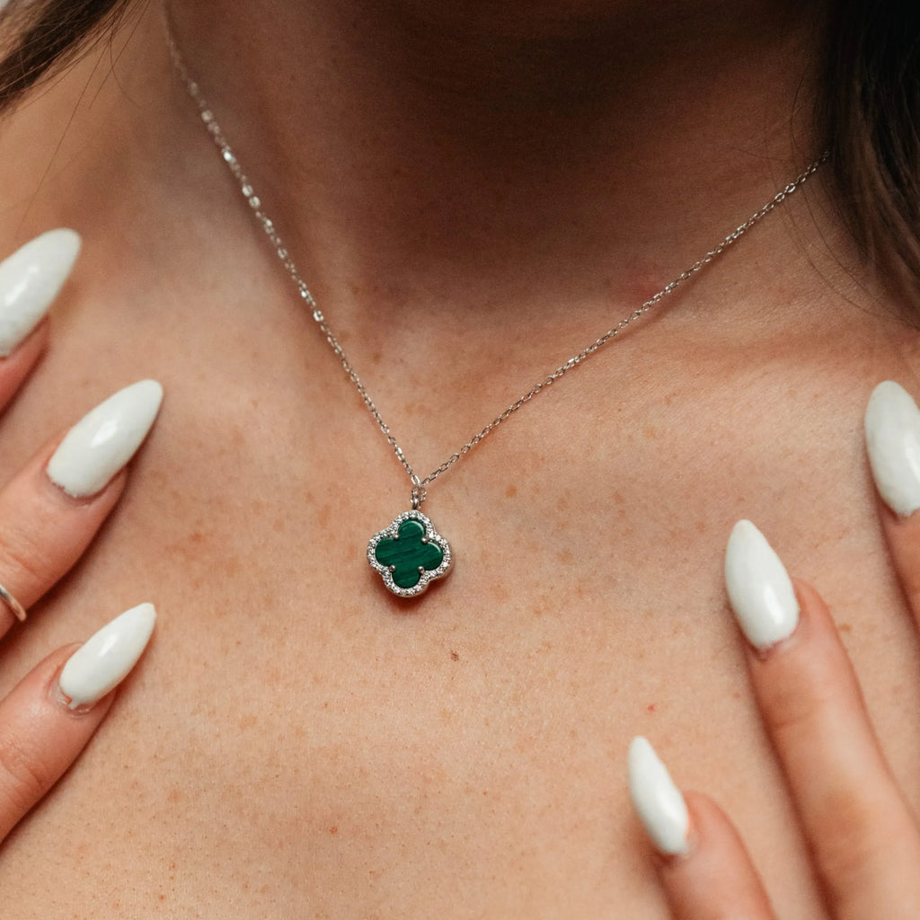 Alizia Crystal Outline Clove Short Necklace