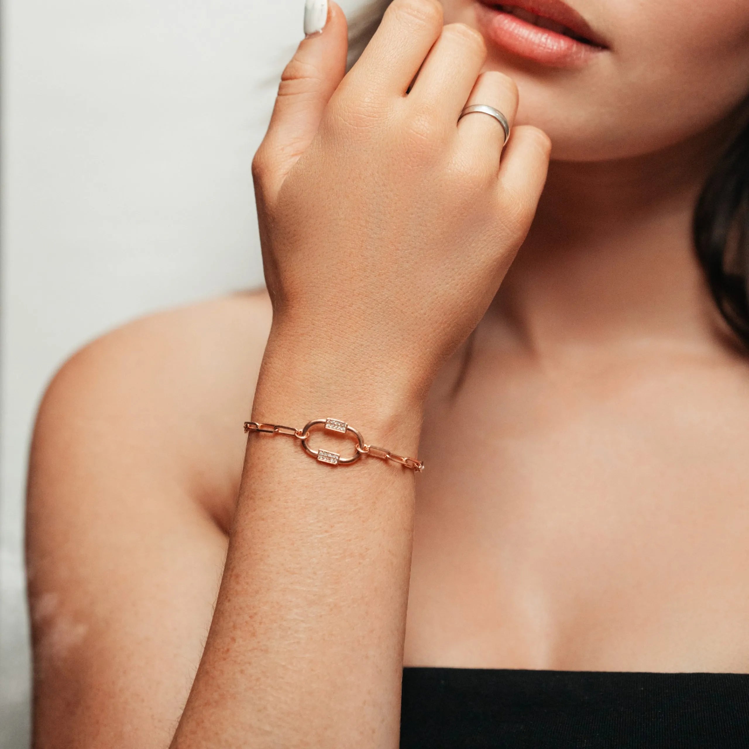 Alizia Dainty Link and Loop Bracelet