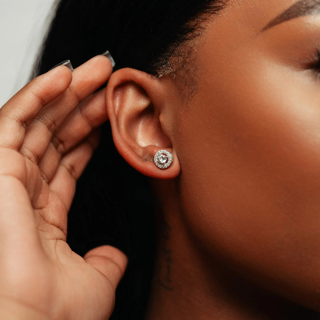 Alizia Halo 4 Claw Stud Stud Earrings