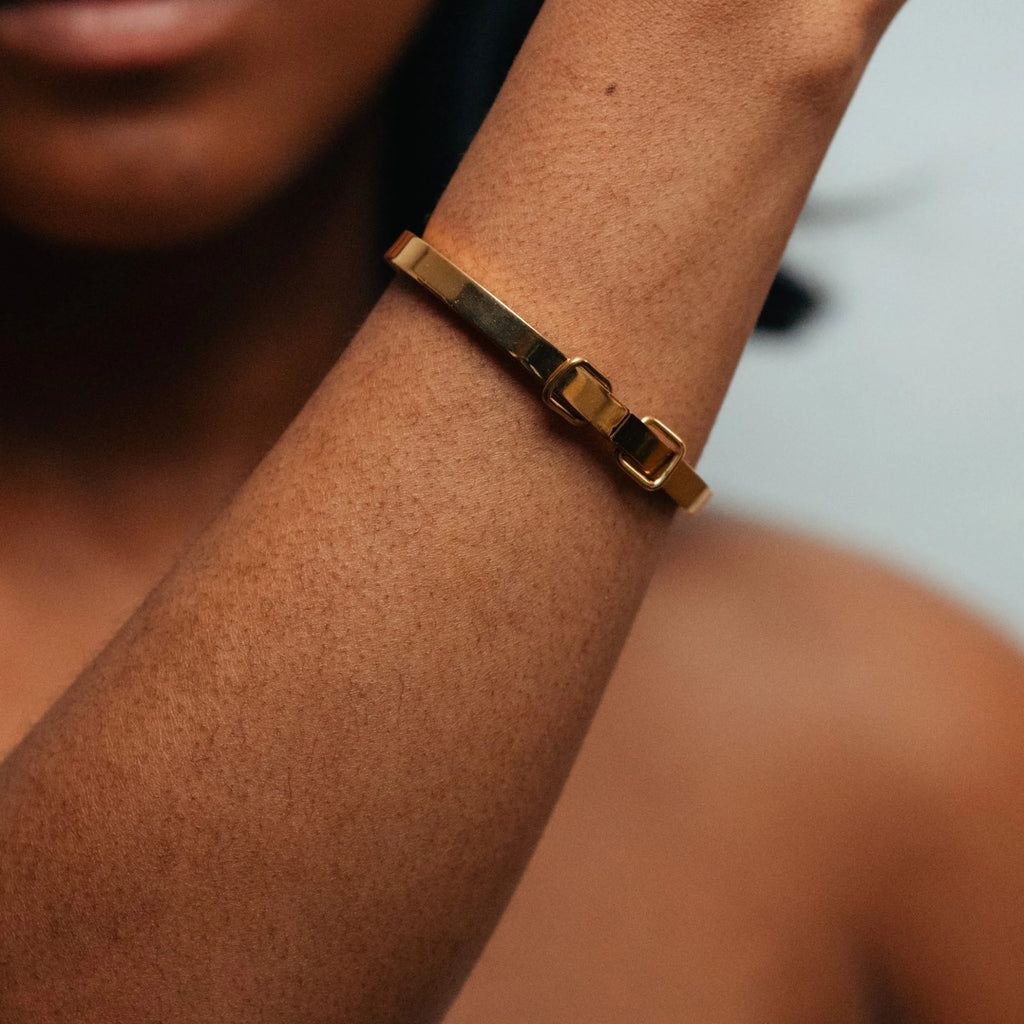 Alizia Solid Buckle Bangle