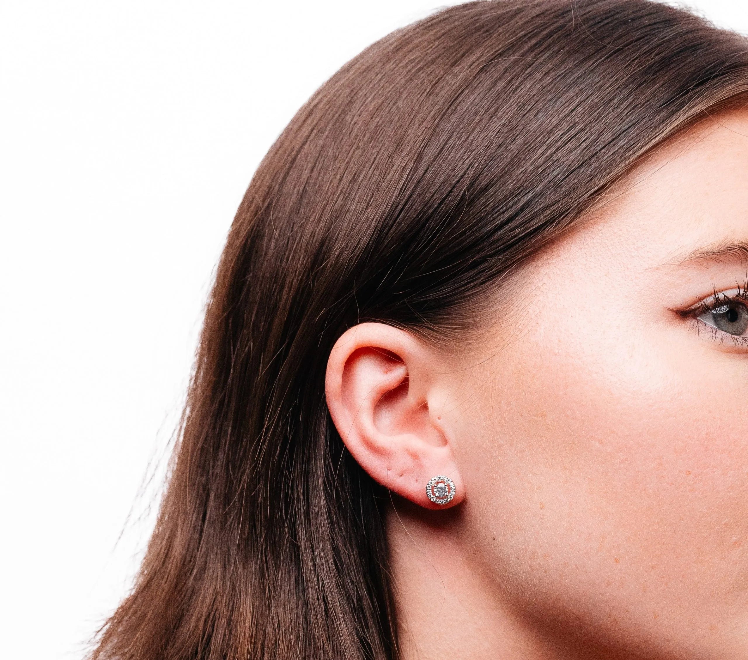 Alizia Halo Loose Stud Small Stud Earrings