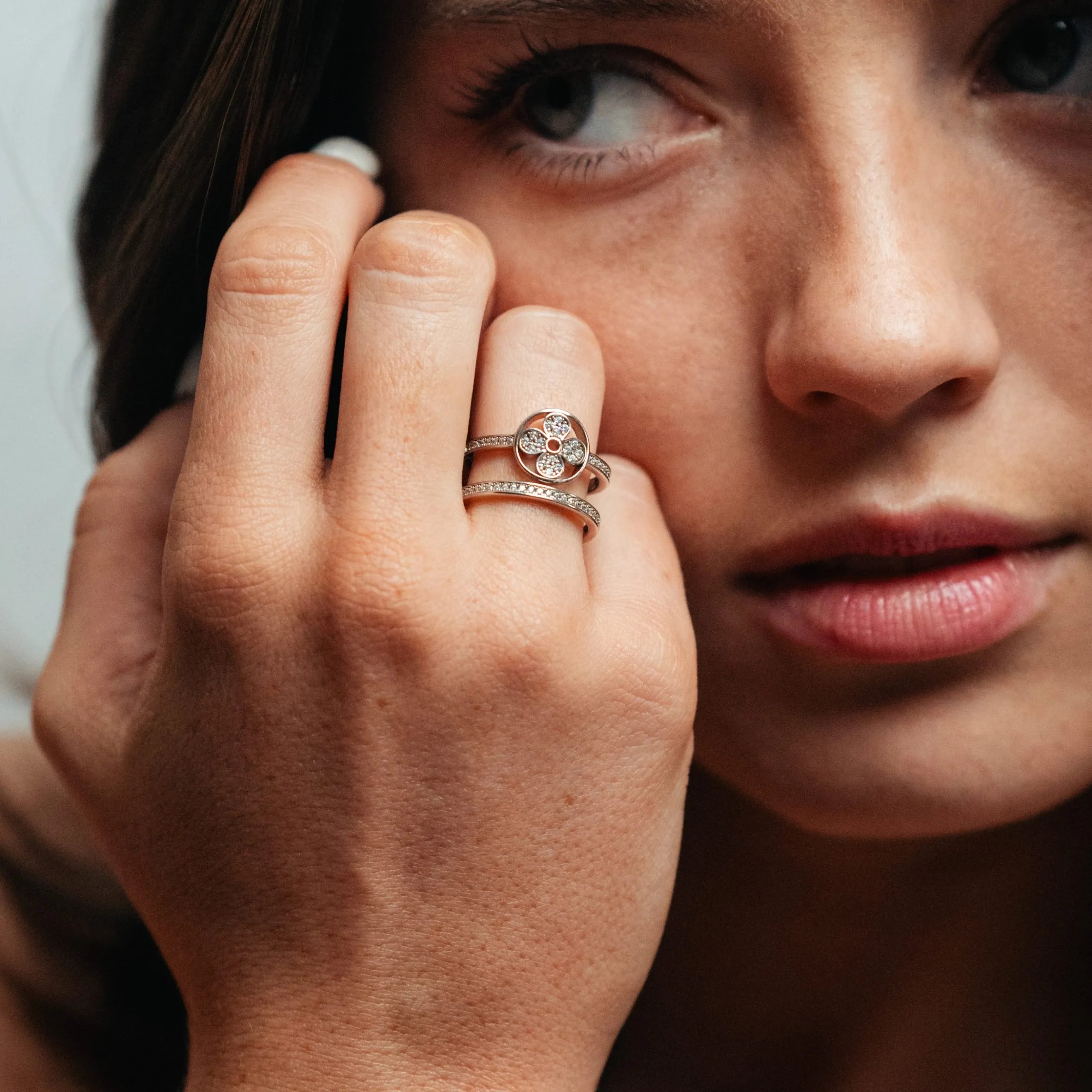 Alizia Double Band Flower Ring