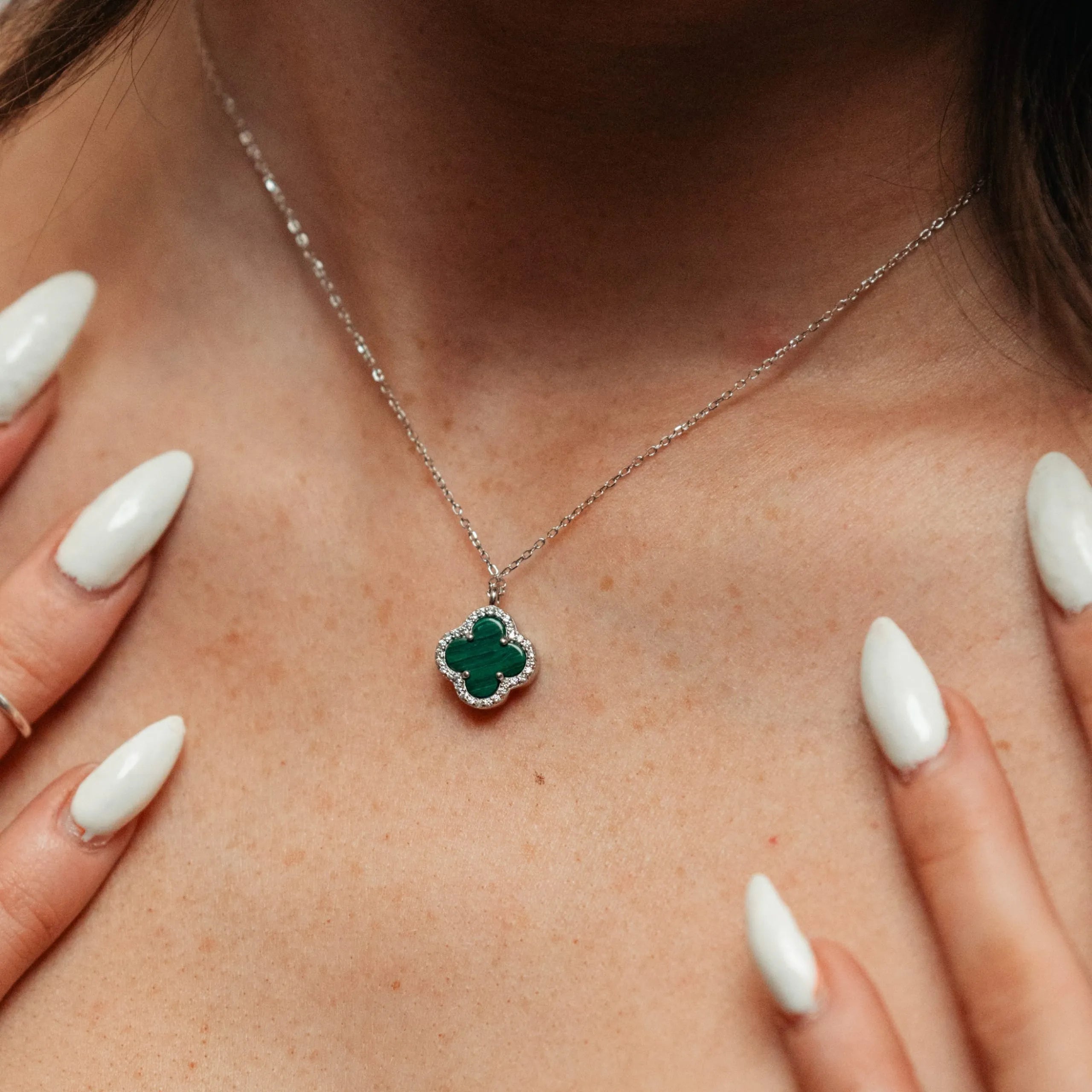 Alizia Reversible Clove Short Necklace