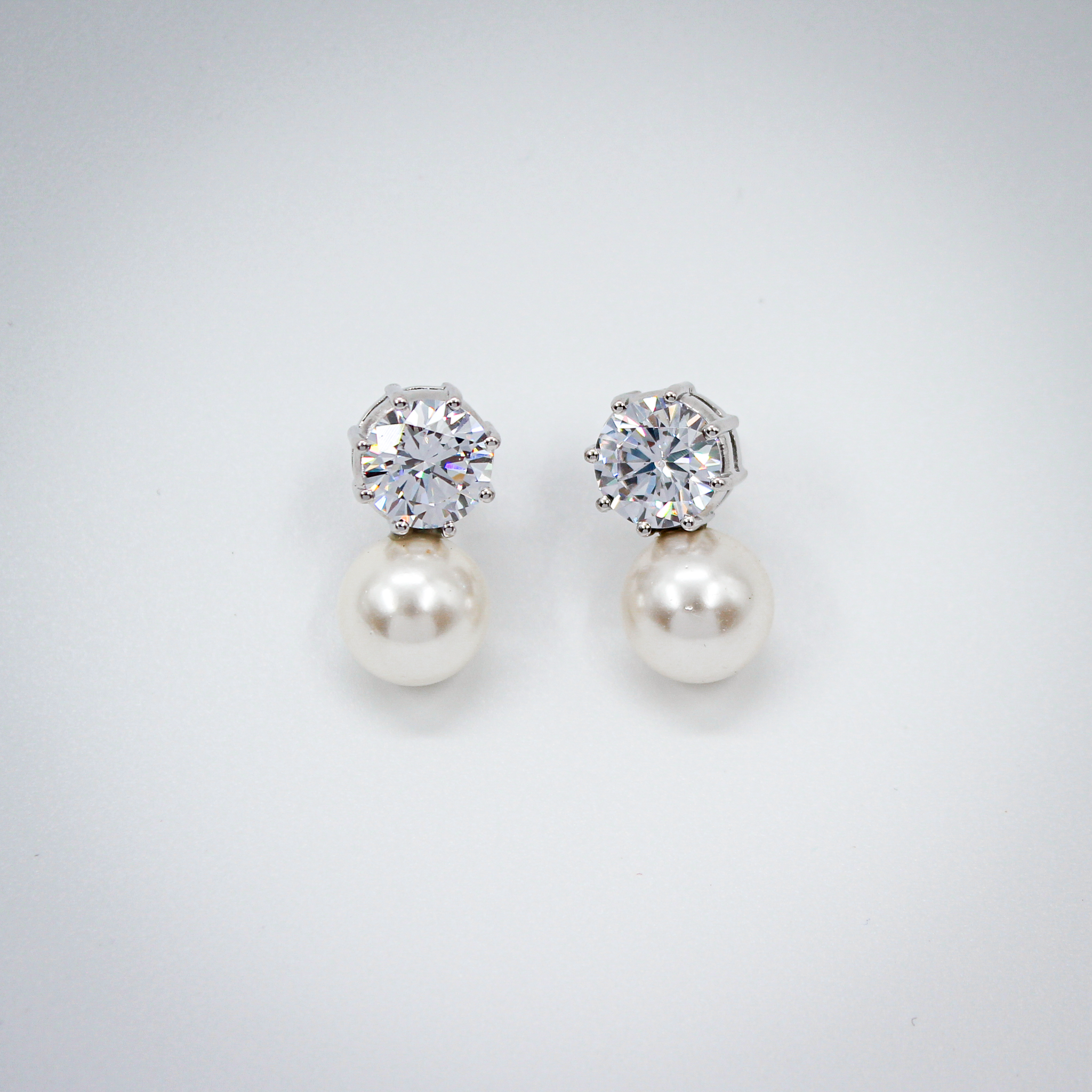 Alizia Solitaire With Pearl Drop Earrings