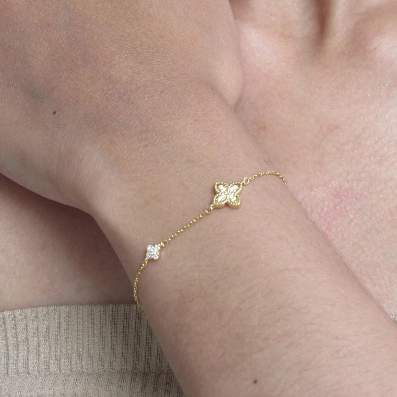 Alizia Single Gold Flower Bracelet