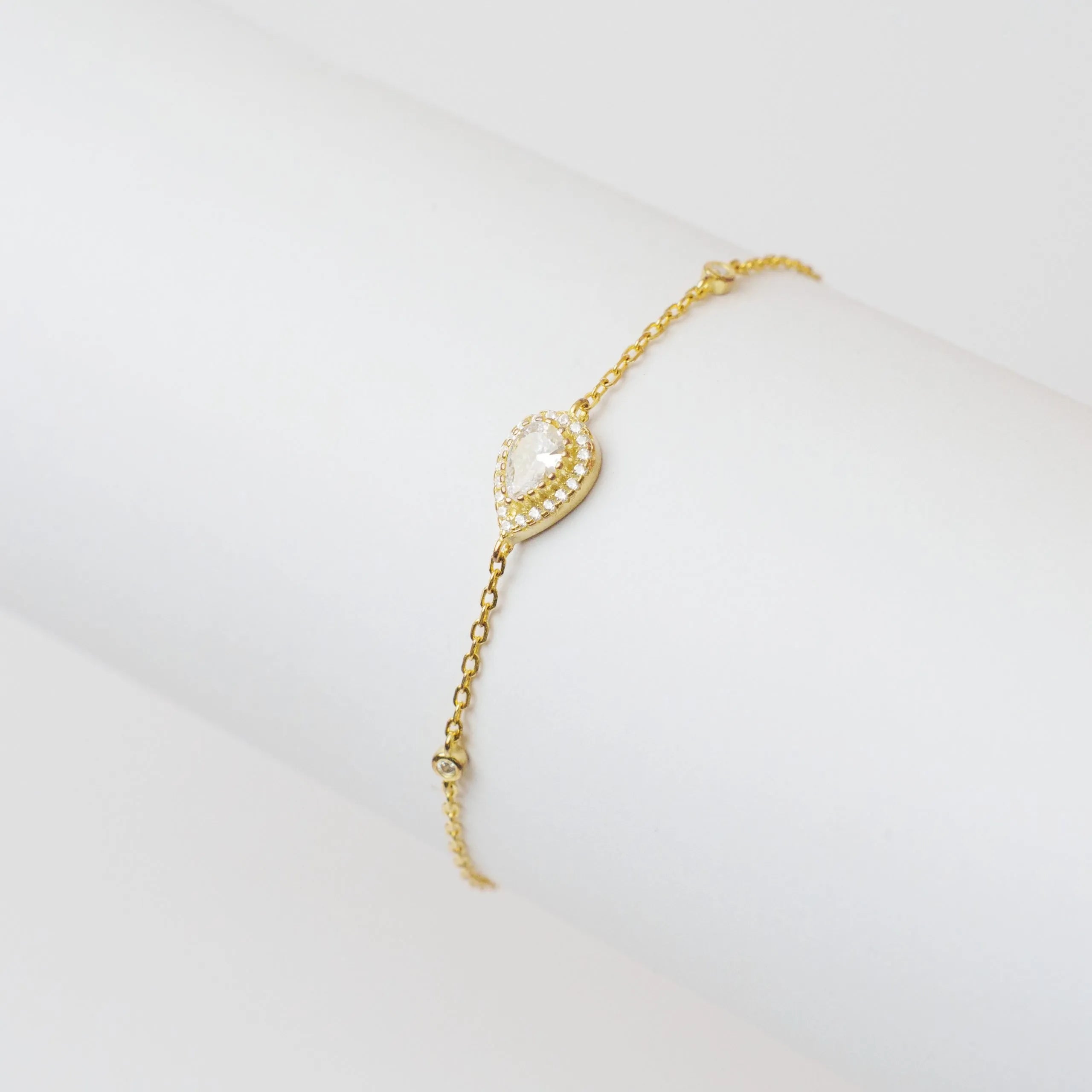 Alizia Halo Raindrop Bracelet