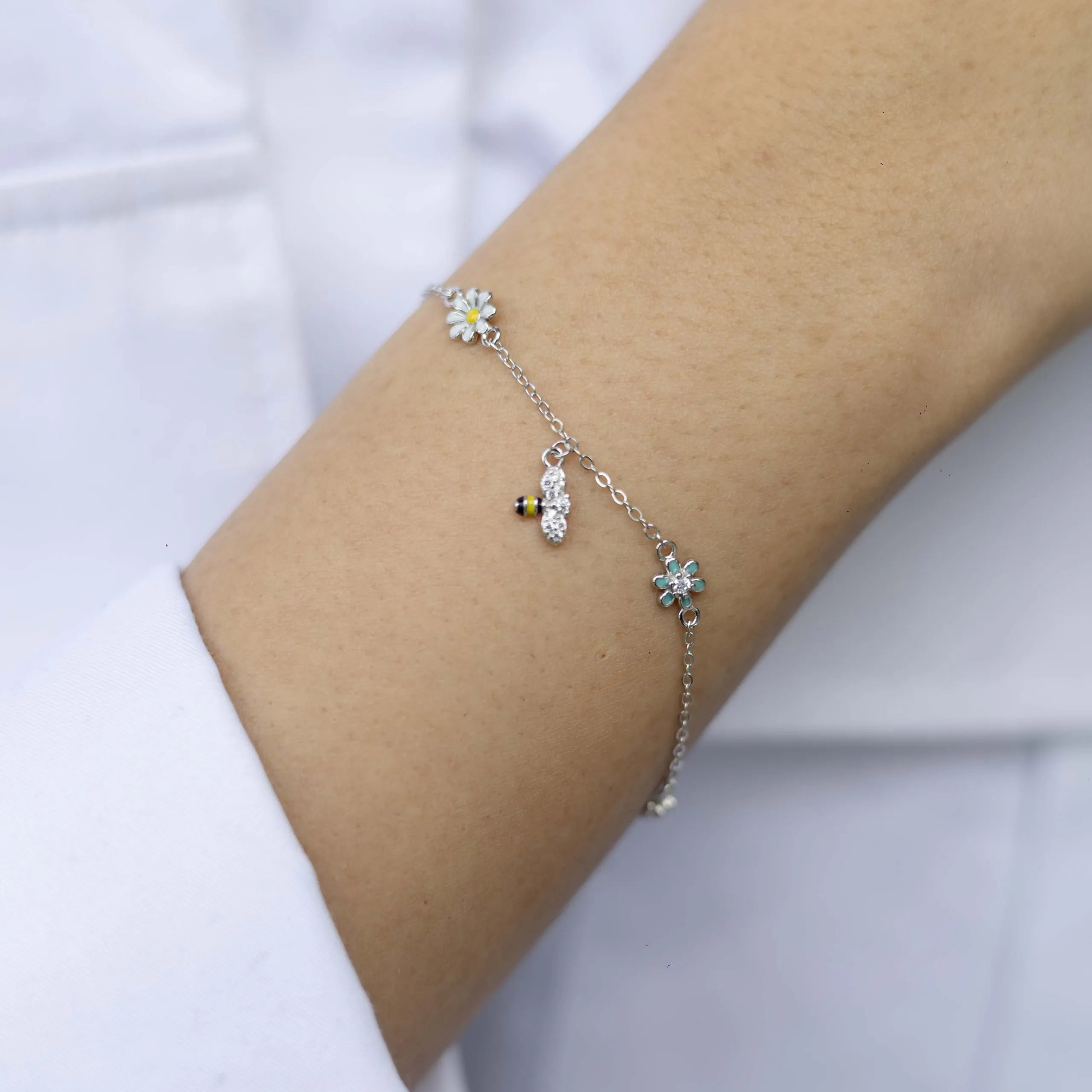 Alizia Bee & Daisies Bracelet