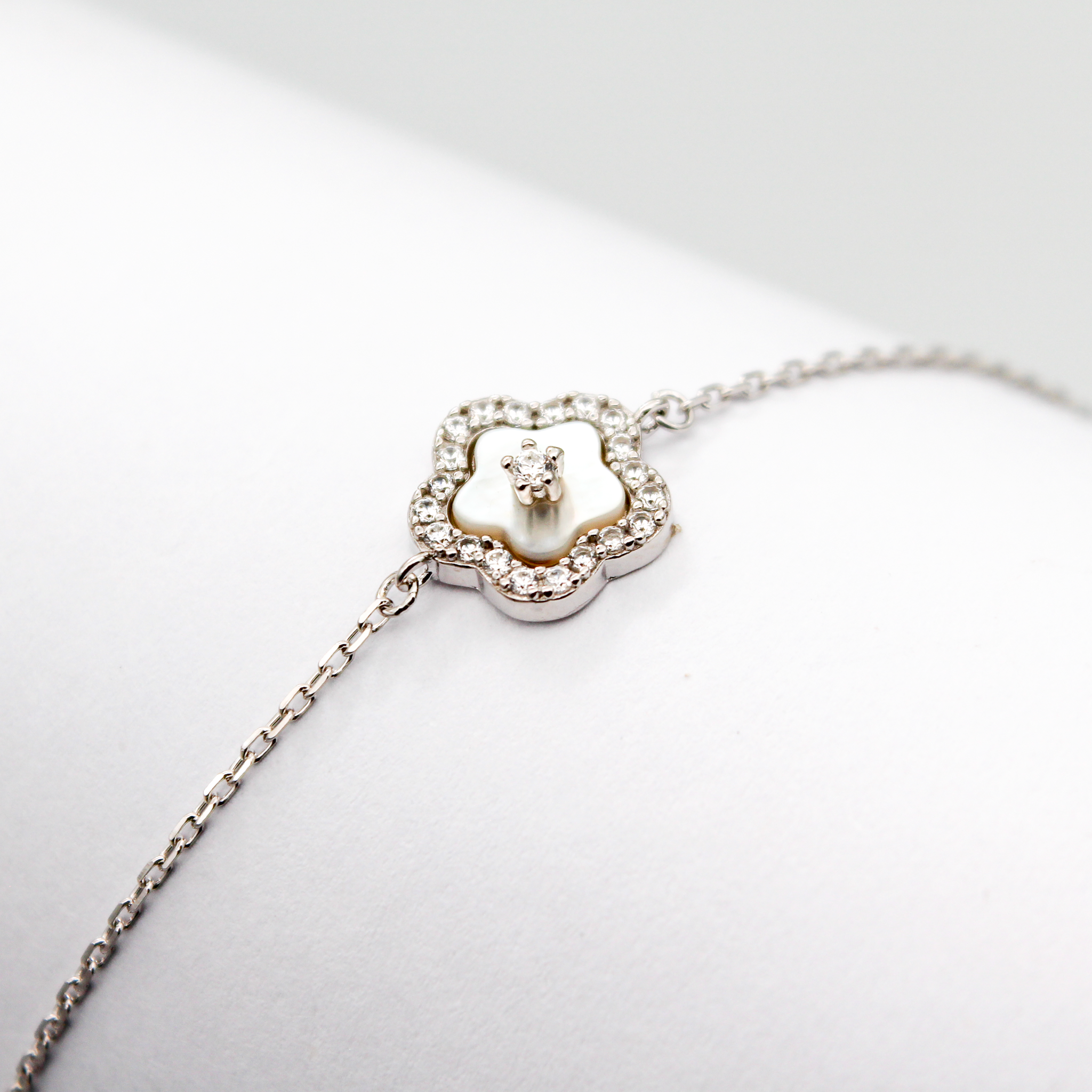 Alizia 5 Leaf Mini Kiddie Clover Bracelet