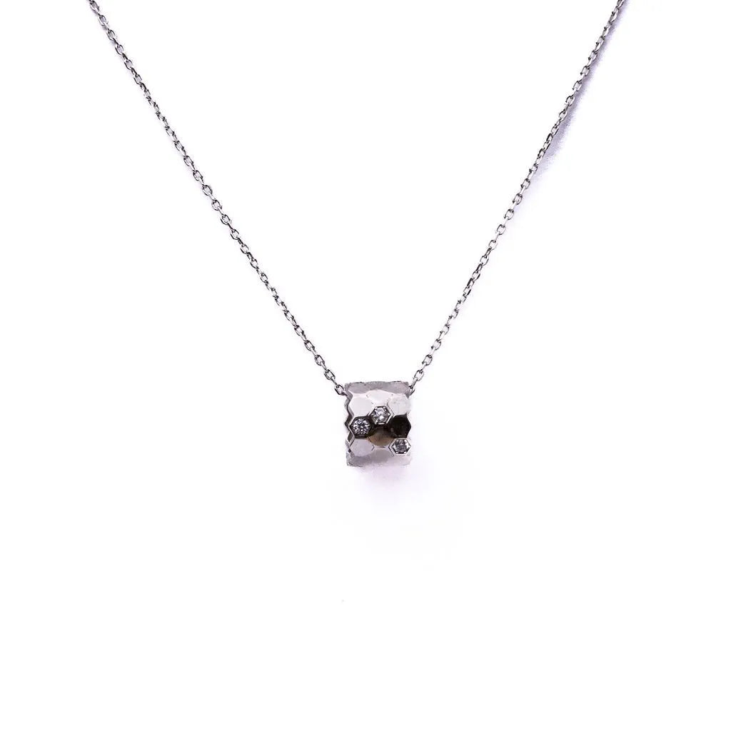 Alizia Honeycomb Hoop Short Necklace