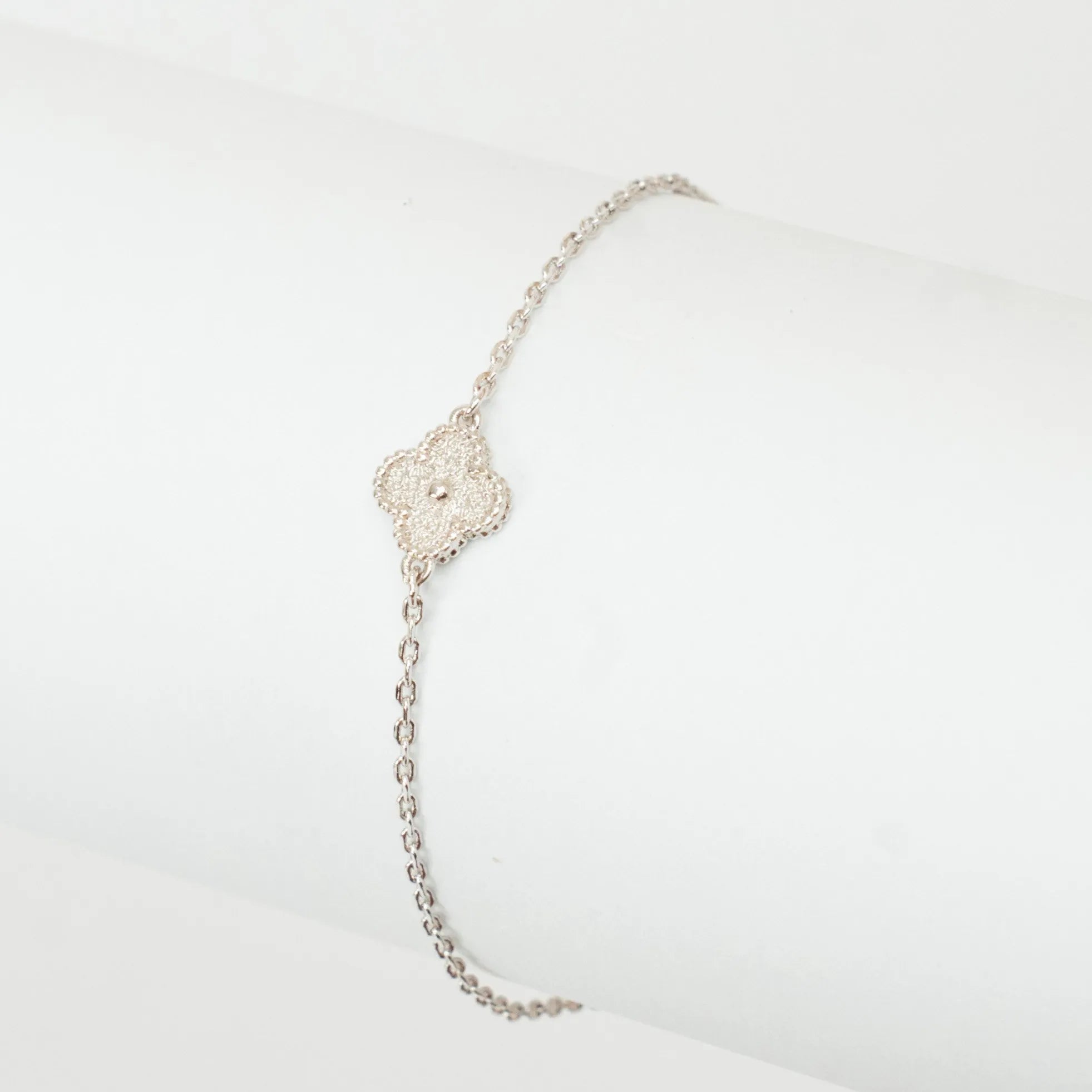 Alizia Single Clove Bracelet
