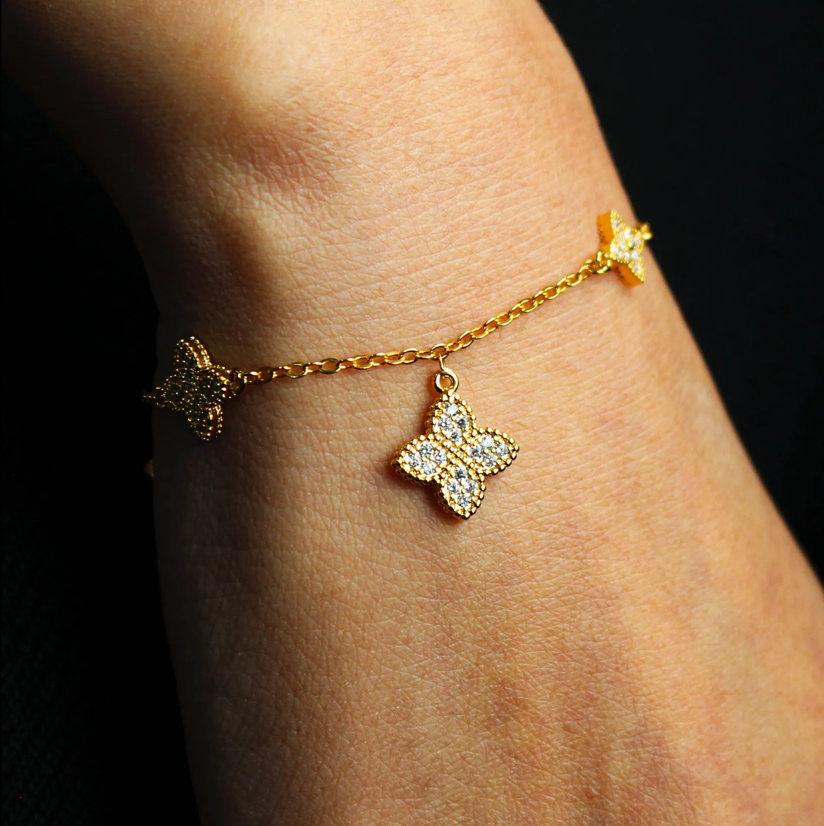 Alizia 5 Flower Pendant Bracelet