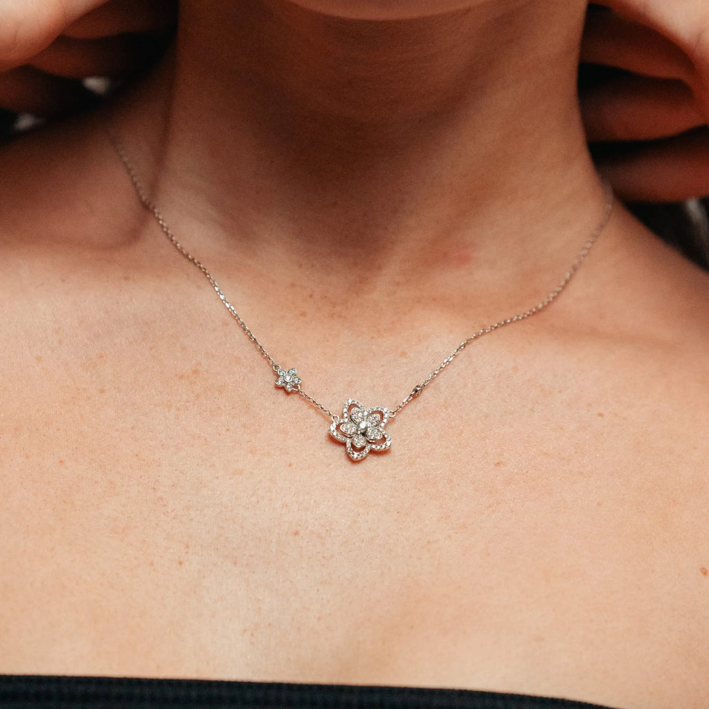 Alizia Flower Halo Short Necklace