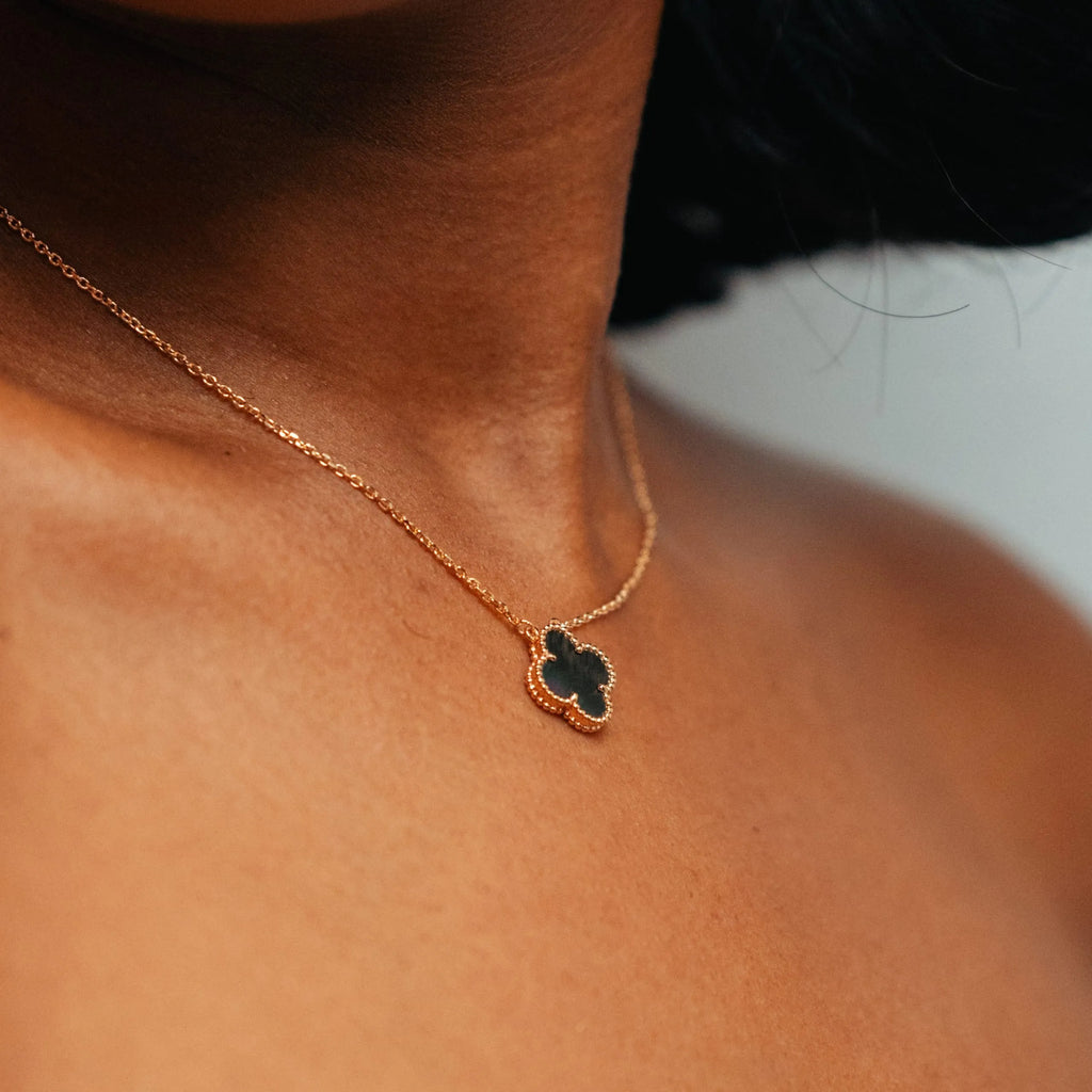 Alizia Single Clove Short Necklace