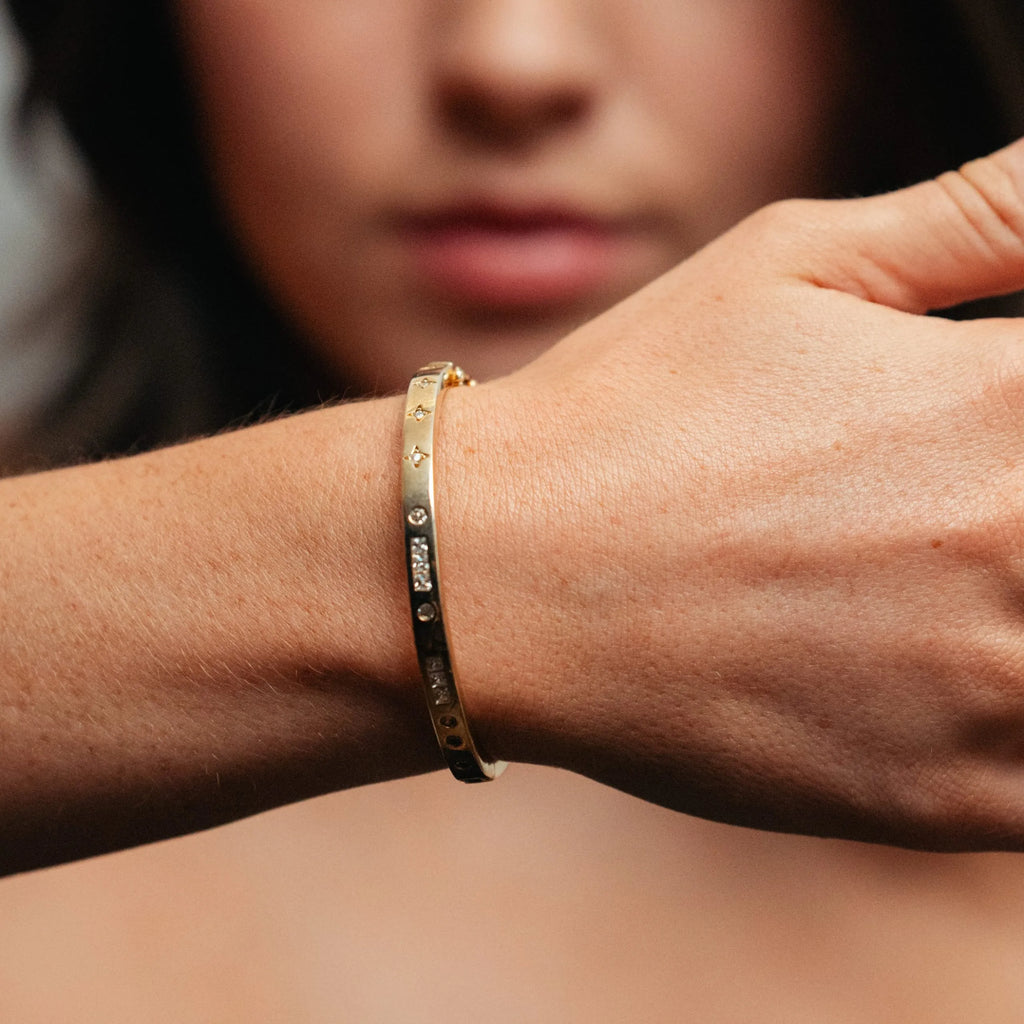 Alizia Solid G Bangle