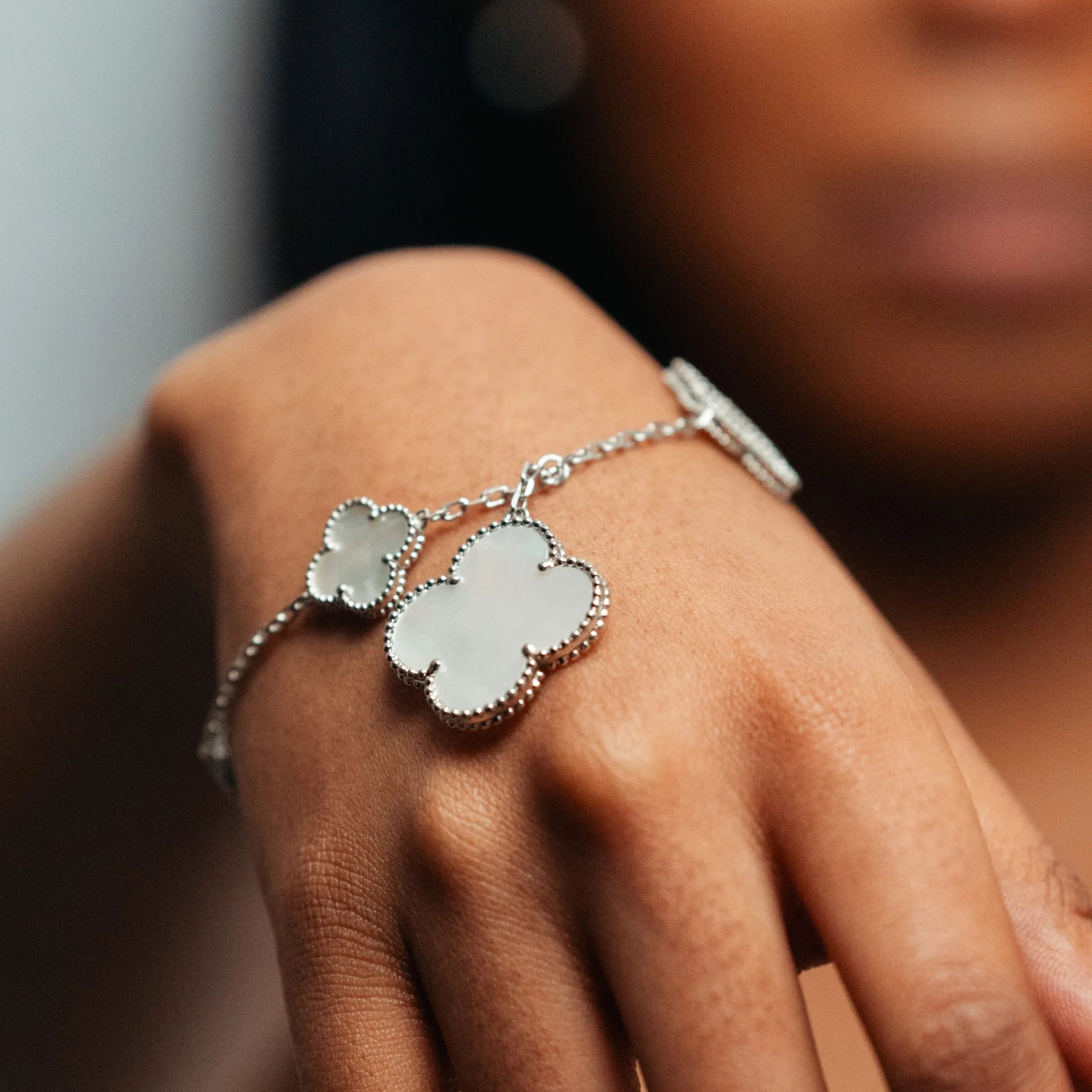 Alizia 5 Mixed Size Clove Bracelet