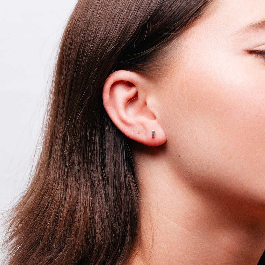 Alizia Tiny Rectangle Stud Stud Earrings