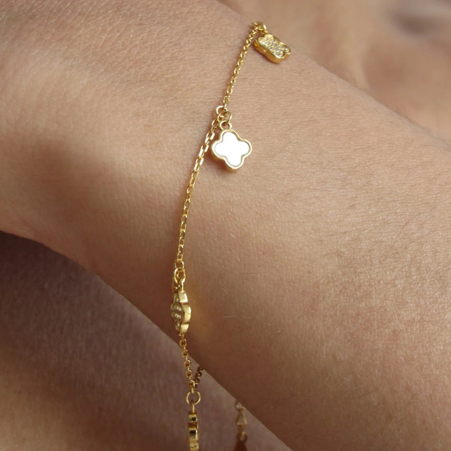 Alizia Hanging Cloves Bracelet