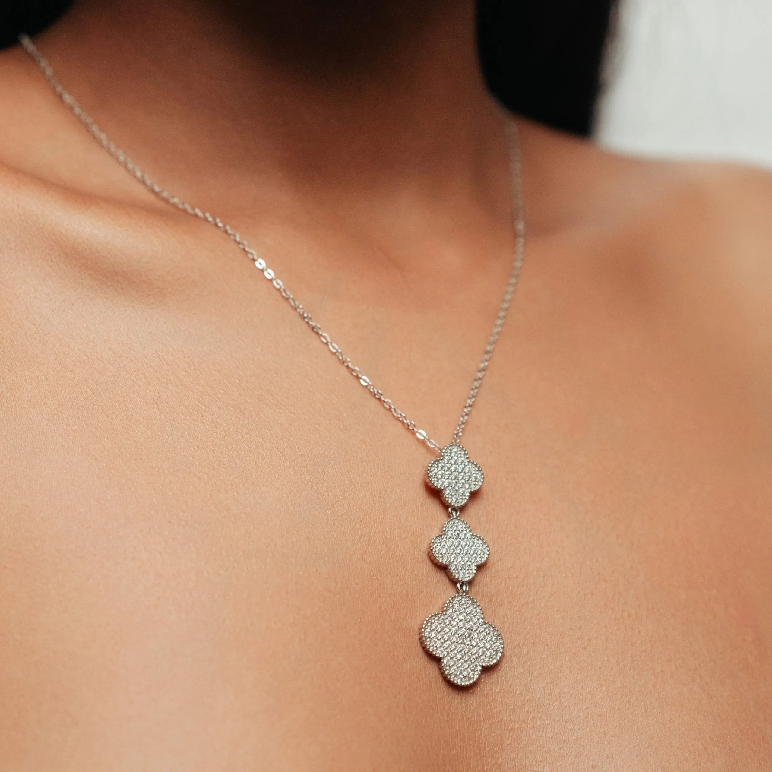 Alizia 3 Chunky Cloves Short Necklace