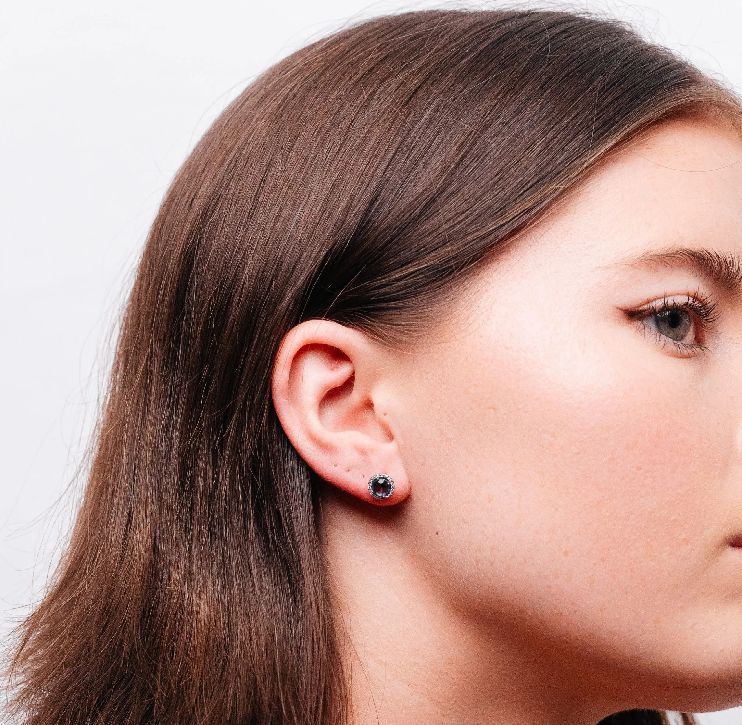 Alizia Halo 4 Claw Stud Stud Earrings