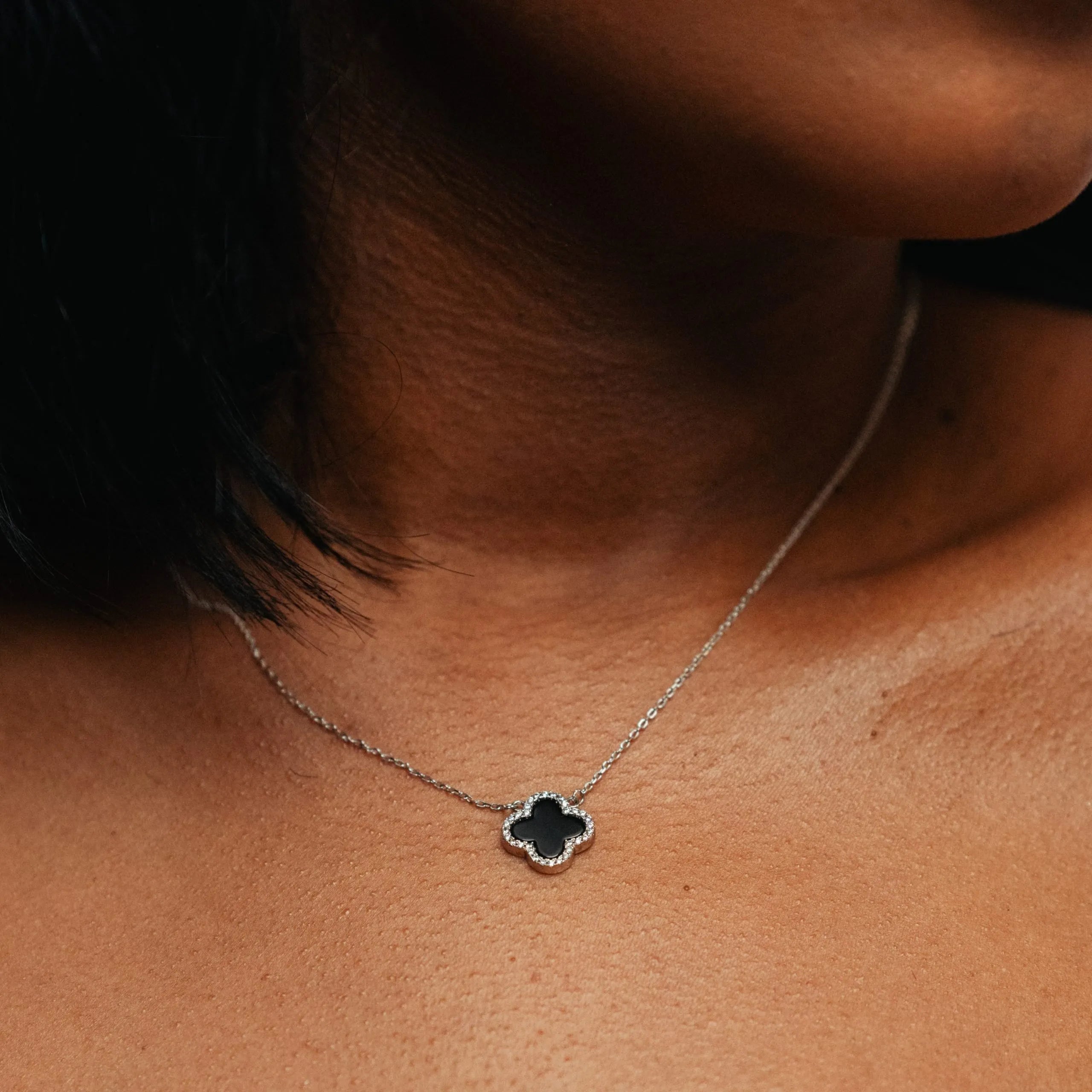 Alizia Crystal Outline Clove Short Necklace