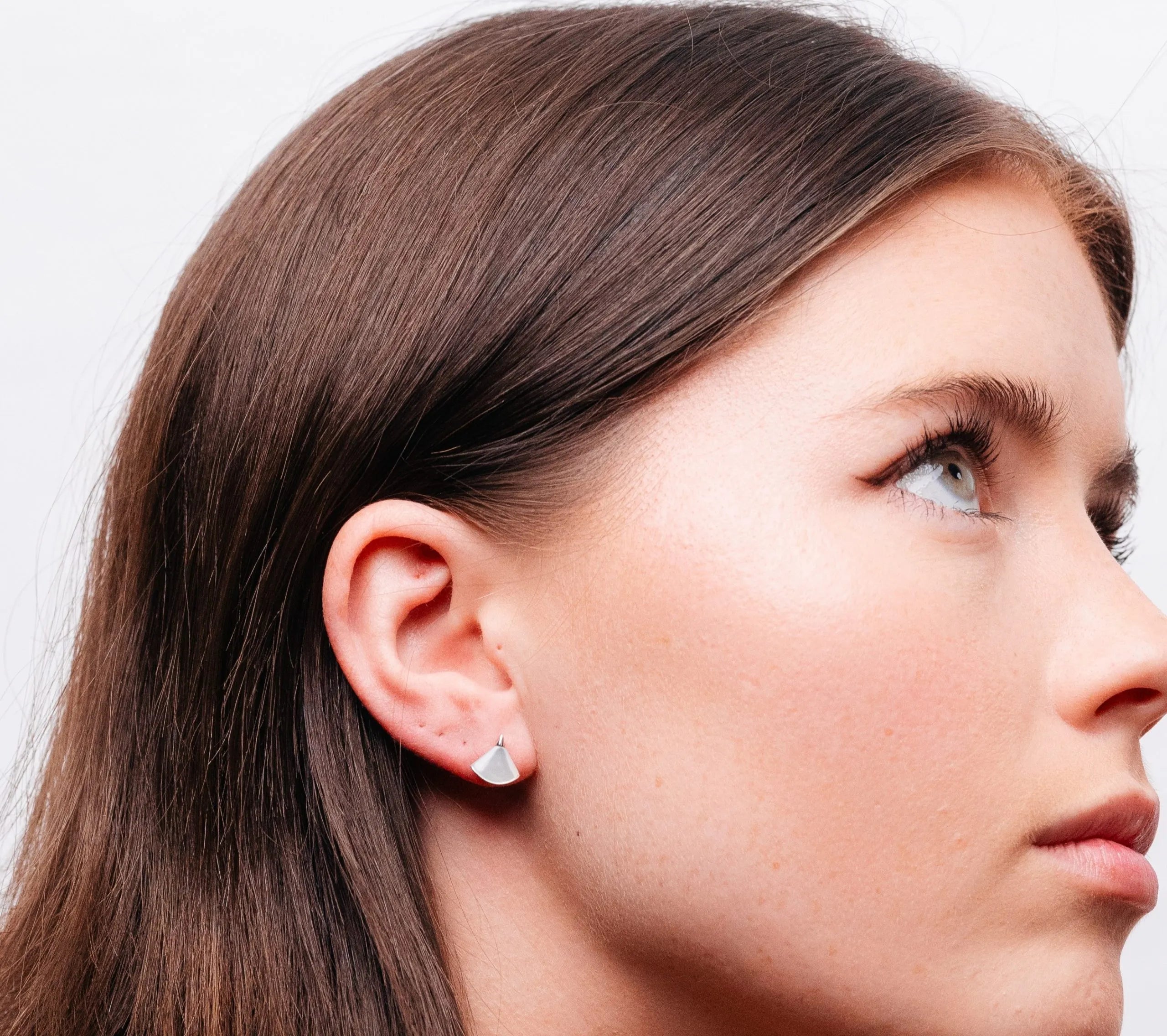 Alizia Shell Stud Earrings