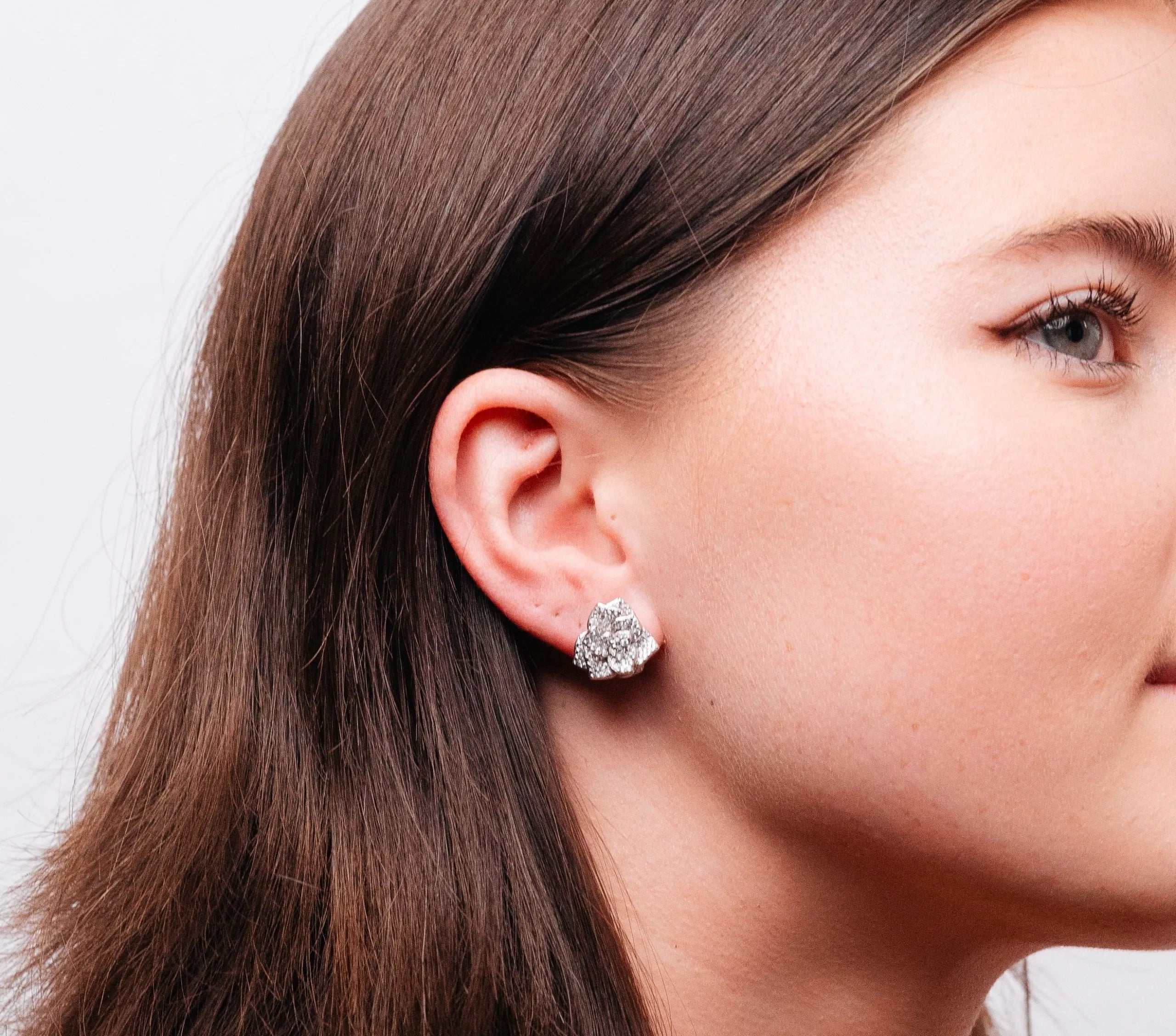 Alizia Encrsuted Rose Stud Stud Earrings