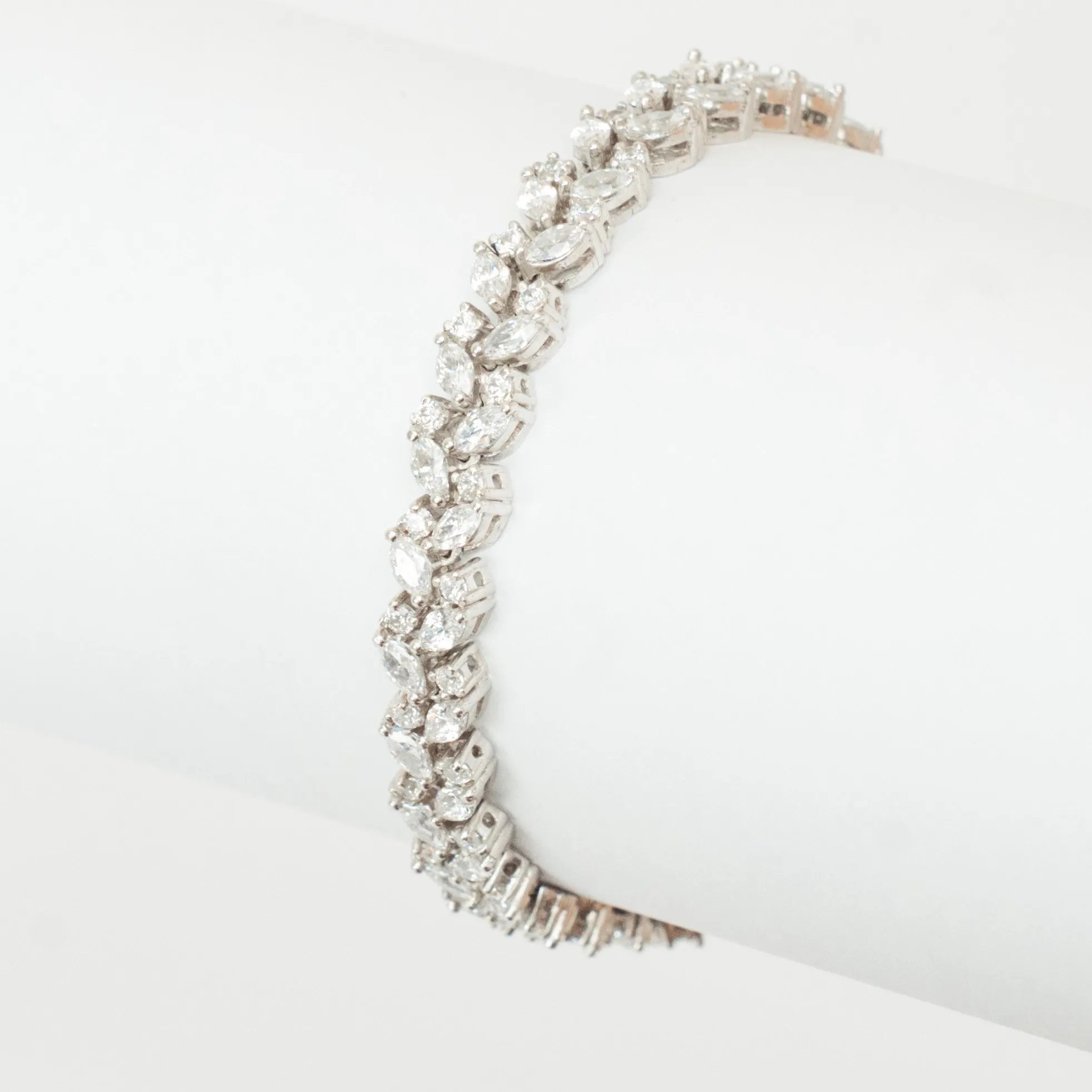 Alizia Handcrafted Big Leaves Tennis Bracelet
