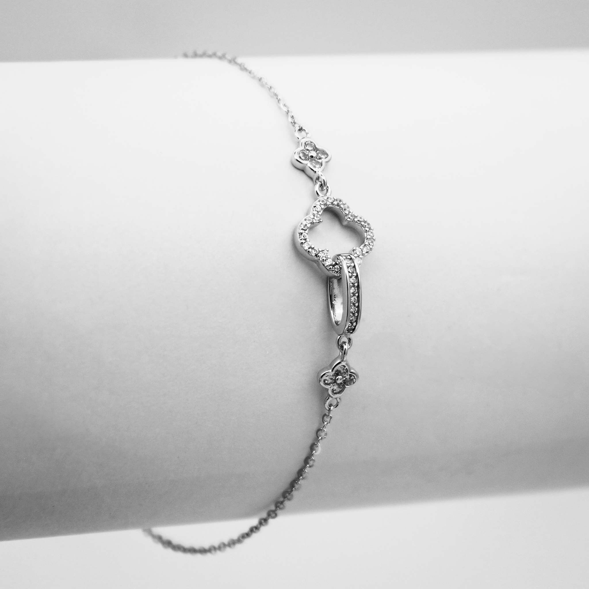 Alizia Clove Loop Bracelet