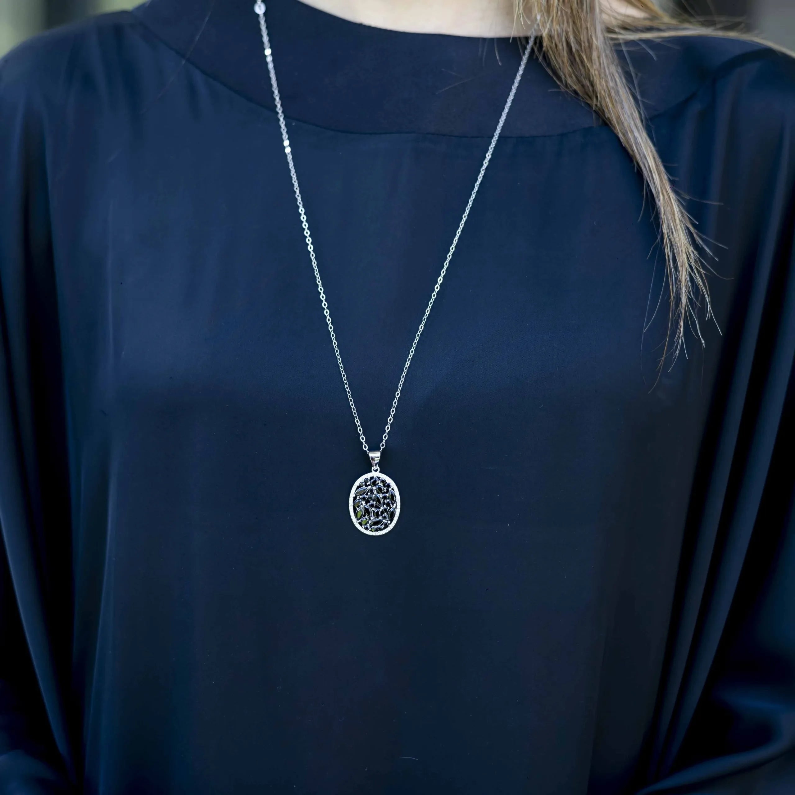 Alizia Stone Pieces Circle Pendent