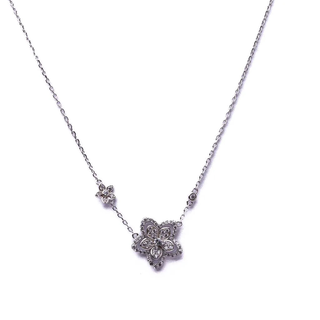 Alizia Flower Halo Short Necklace