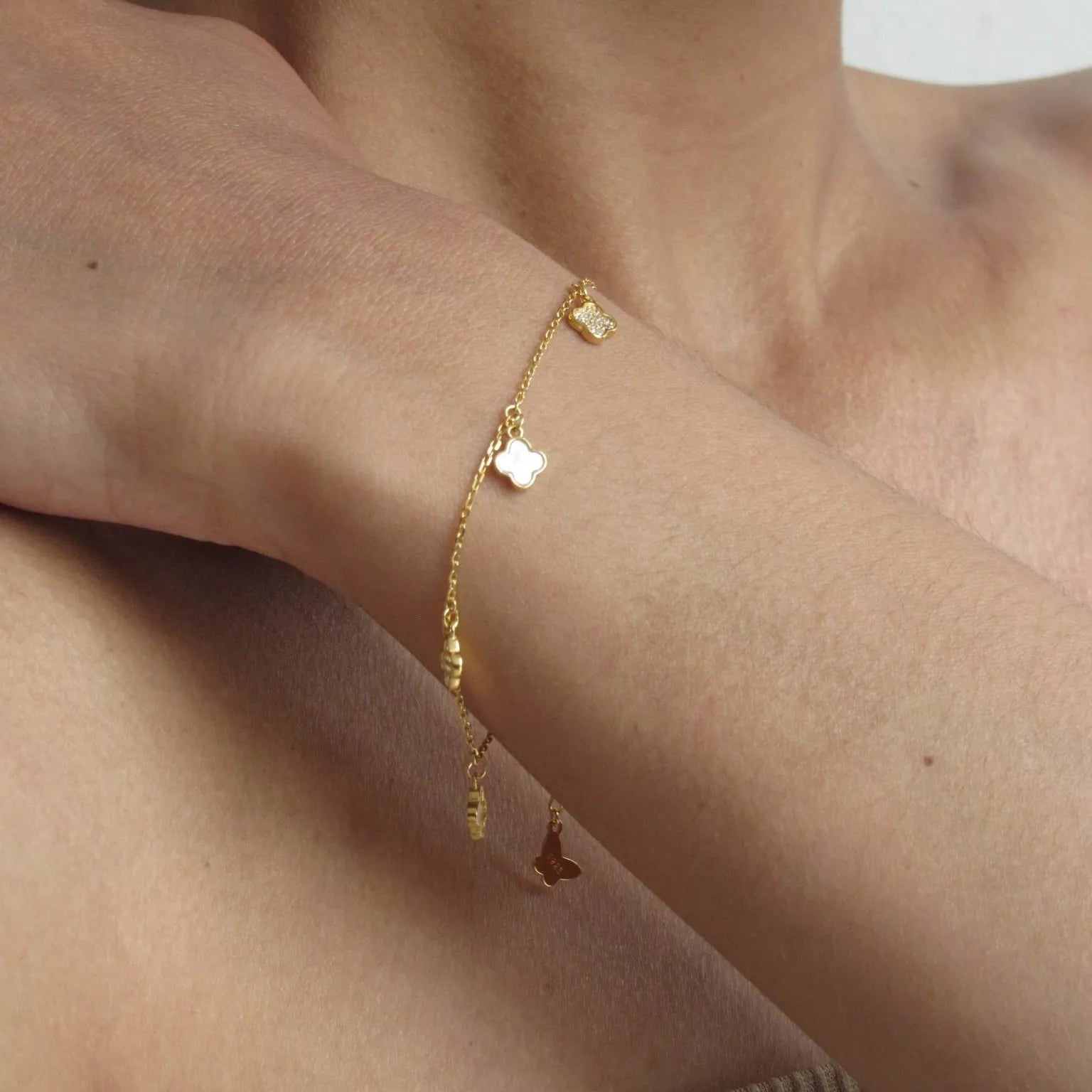Alizia Hanging Cloves Bracelet