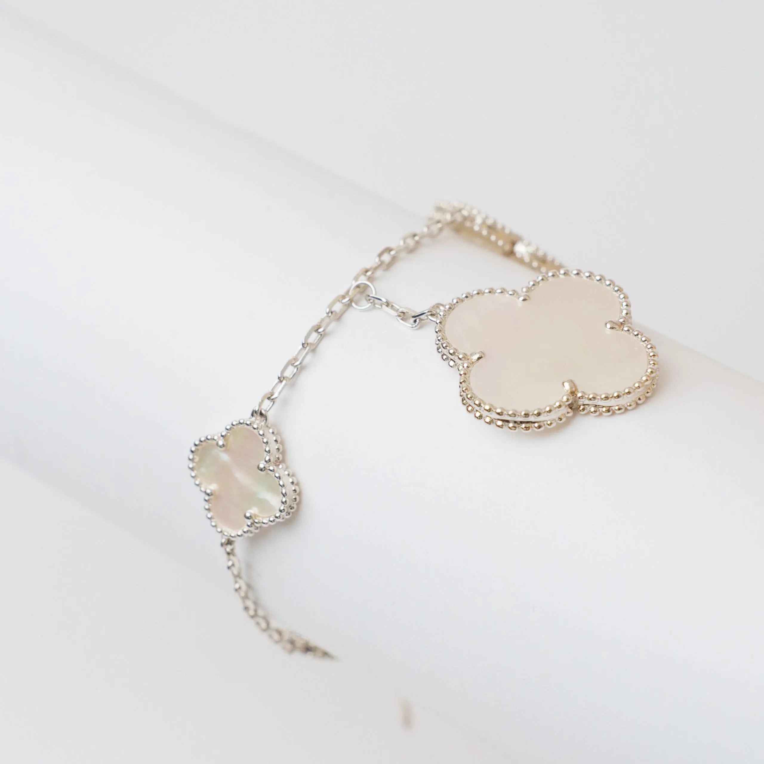 Alizia 5 Mixed Size Clove Bracelet