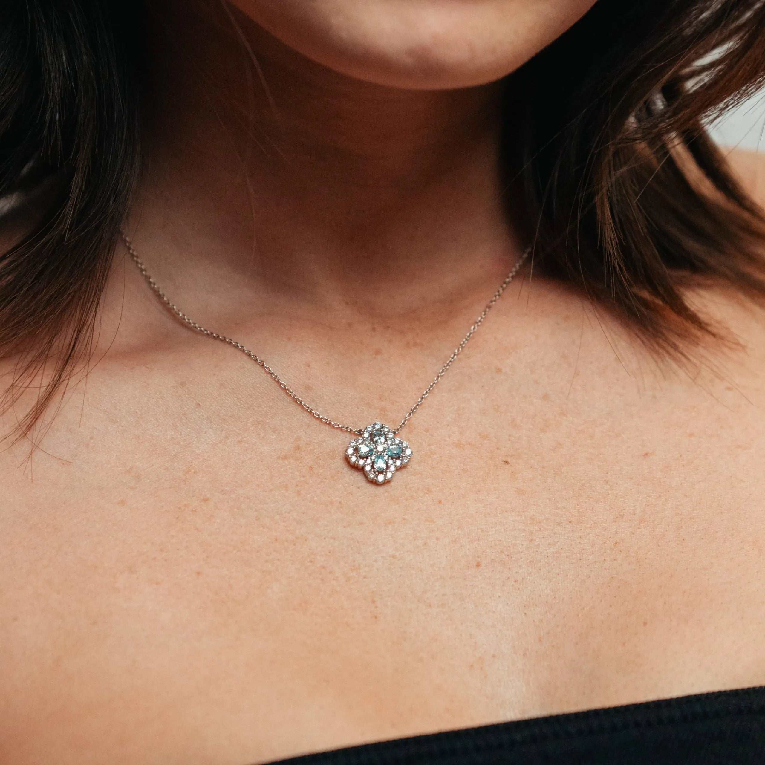 Alizia Flower Short Necklace