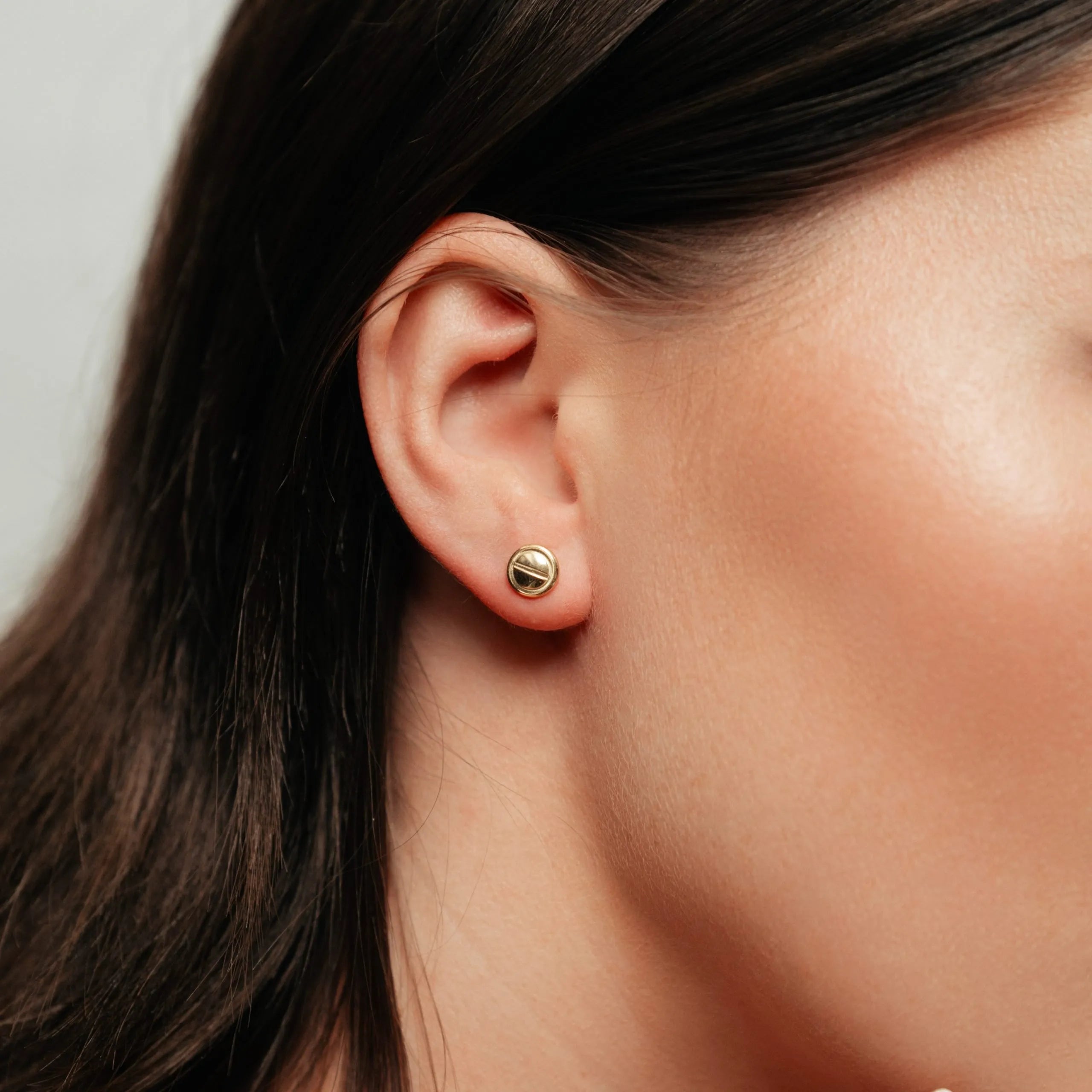 Alizia Screw Stud Stud Earrings