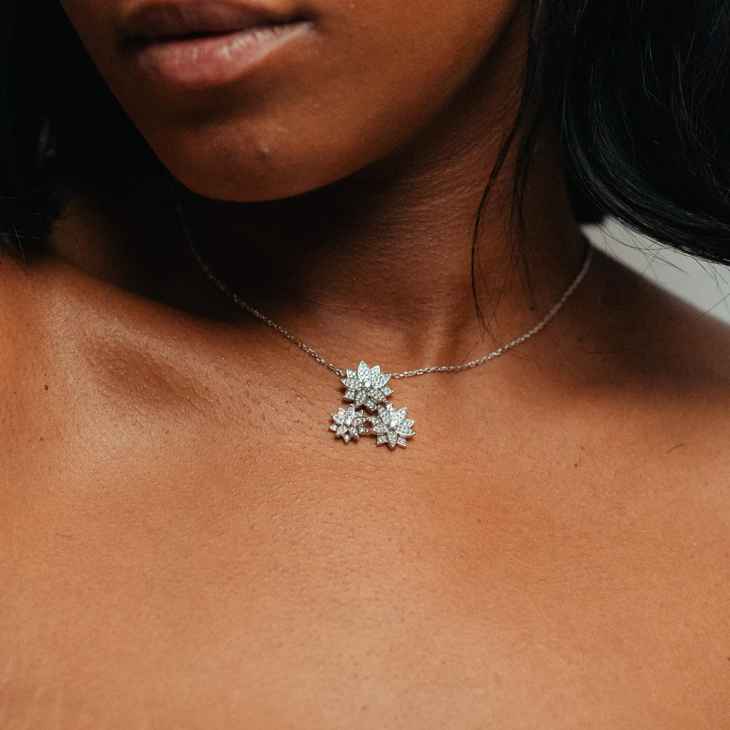 Alizia 3 Flower Embellished Short Necklace