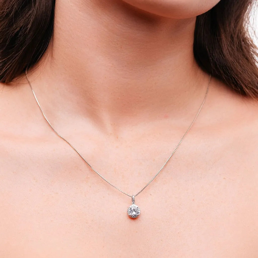 Alizia Halo 8 Short Necklace
