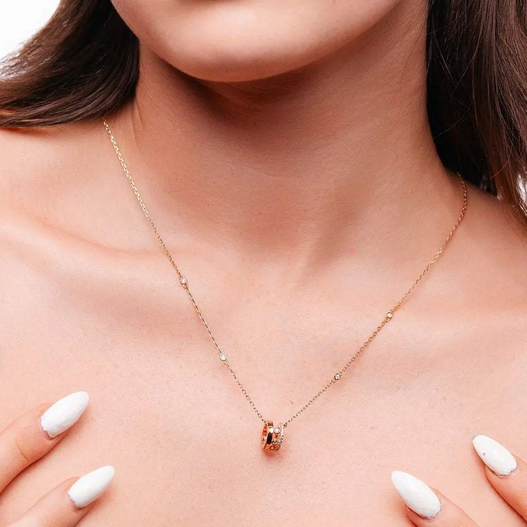 Alizia Round Rose Short Necklace