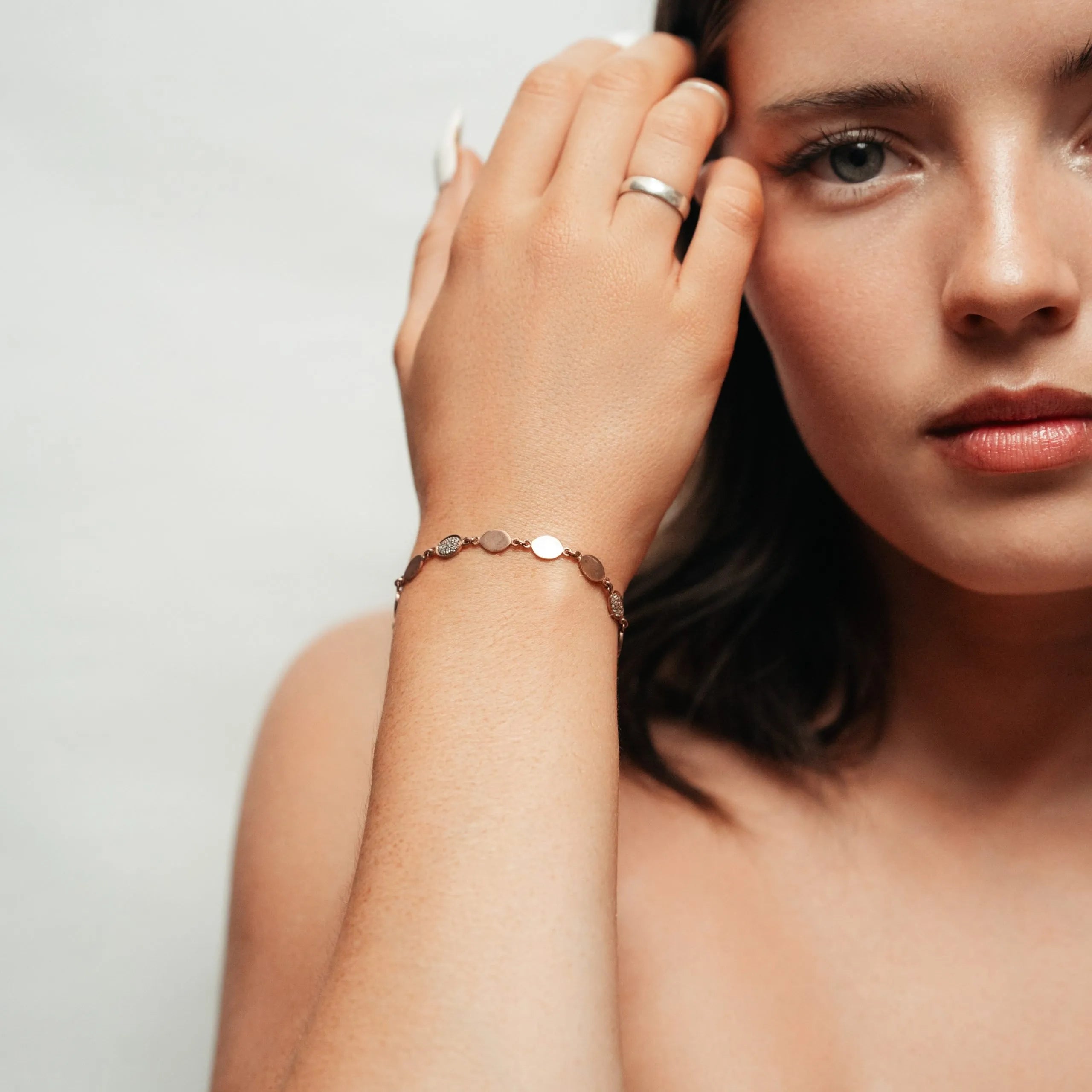Alizia Hancrafted Oval Bracelet