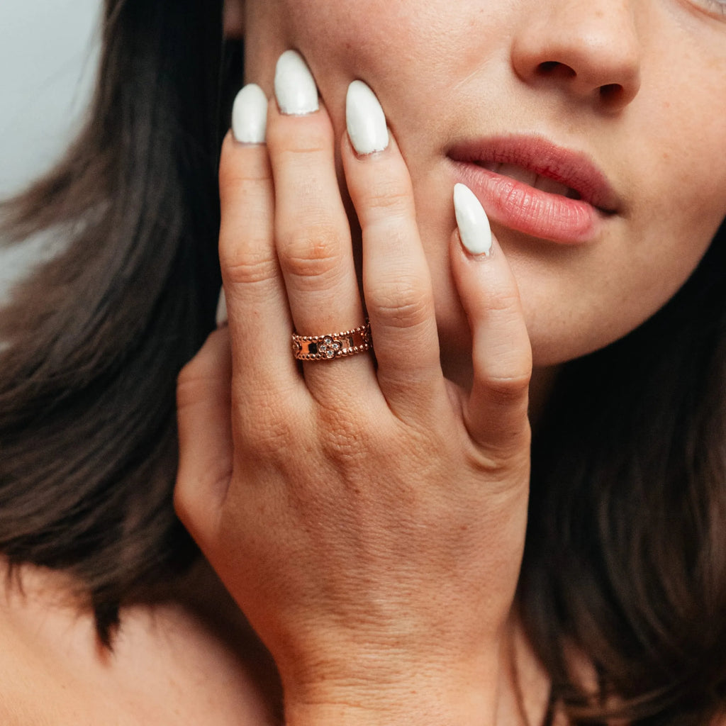 Alizia Flower Band Ring