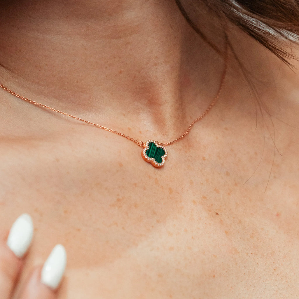 Alizia Crystal Outline Clove Short Necklace