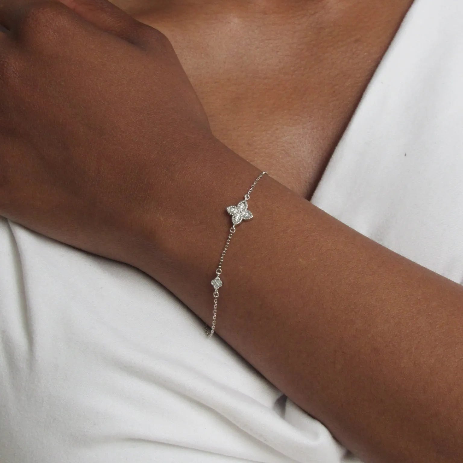 Alizia Single Silver Flower Bracelet