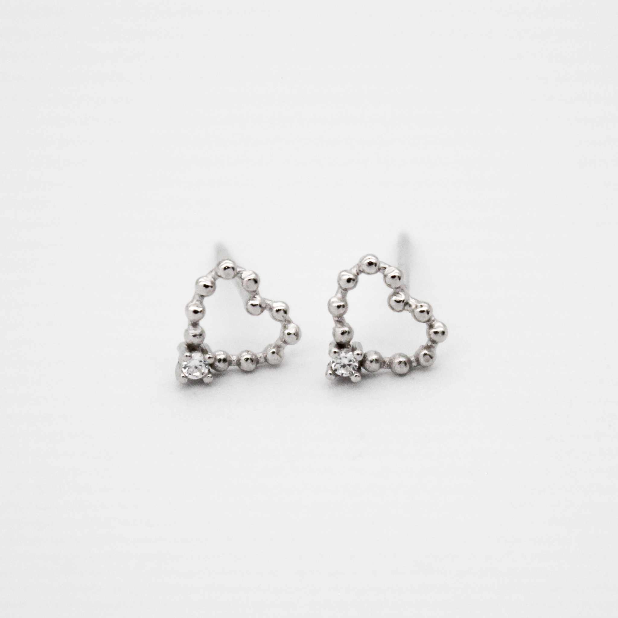 Alizia Hollow Mini Heart Stud Earrings
