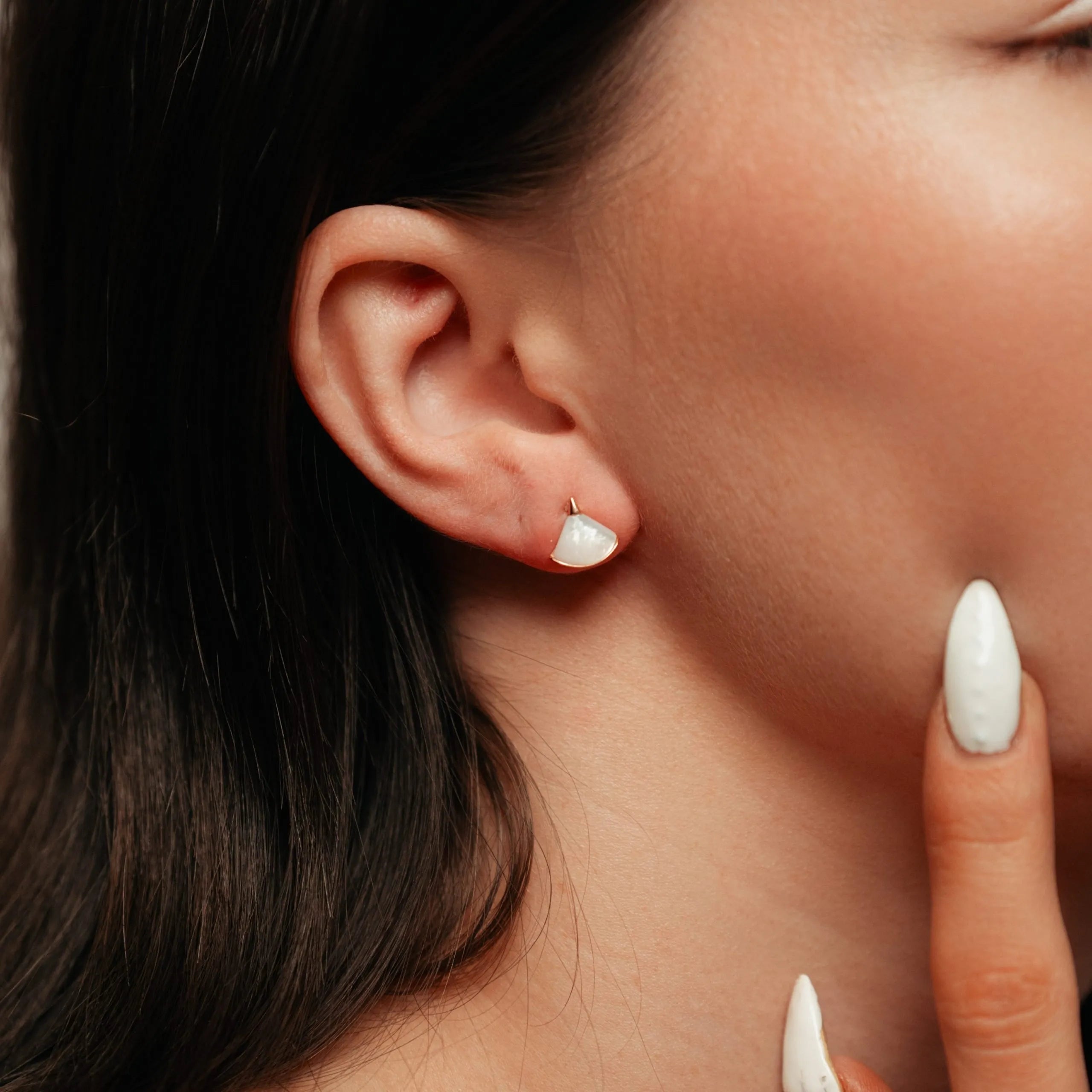 Alizia Shell Stud Earrings