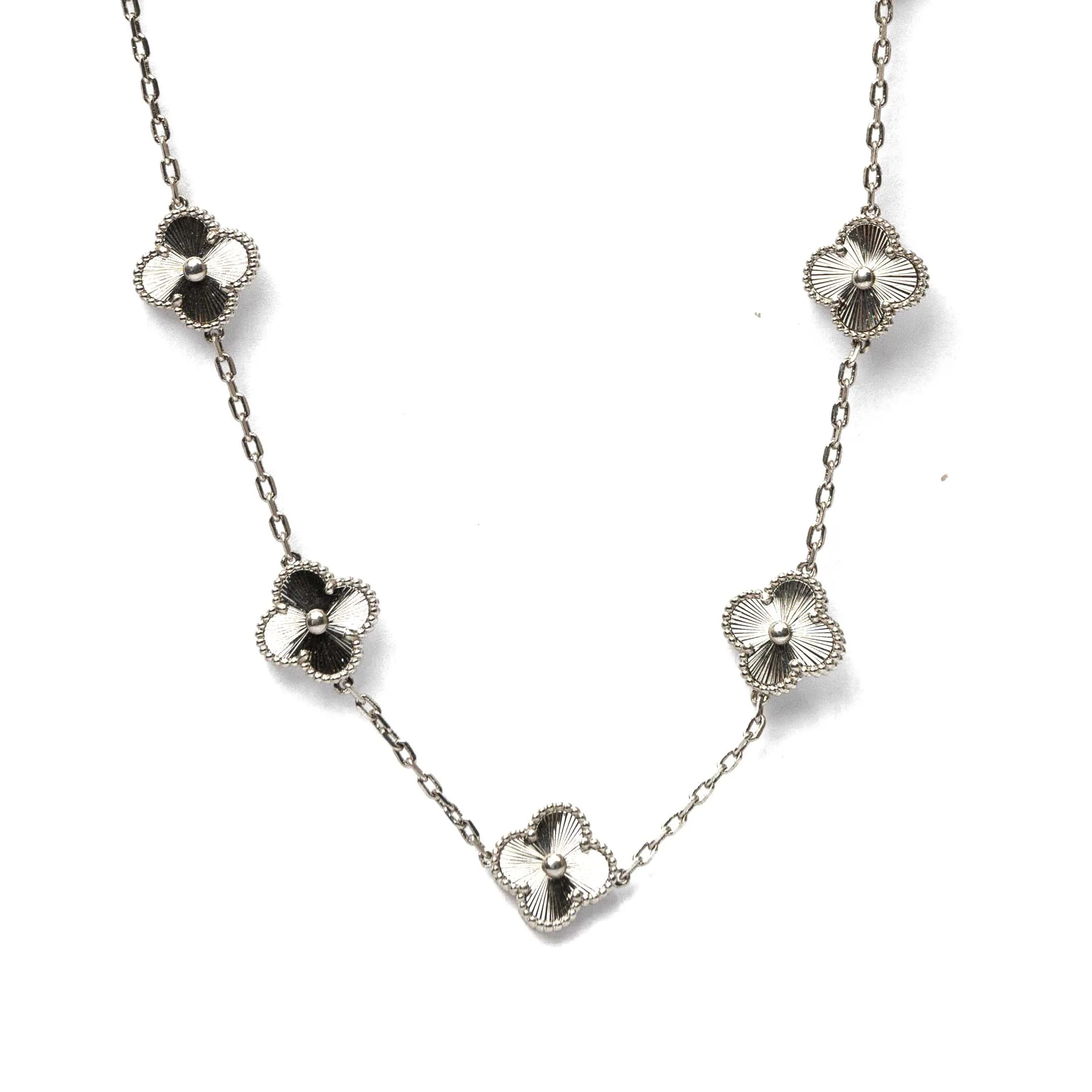 Alizia Cloves Long Necklace