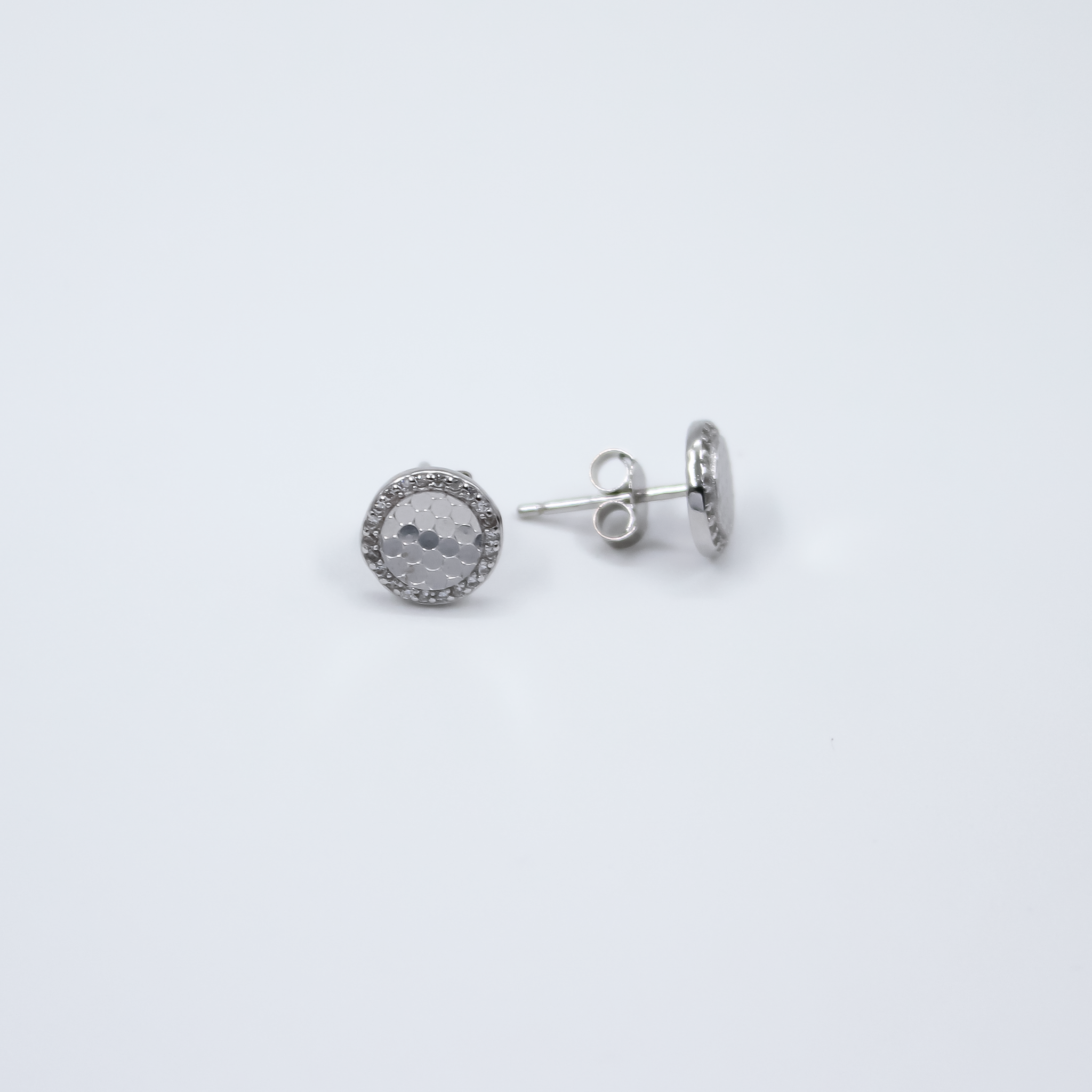 Alizia Honeycomb Round Stud