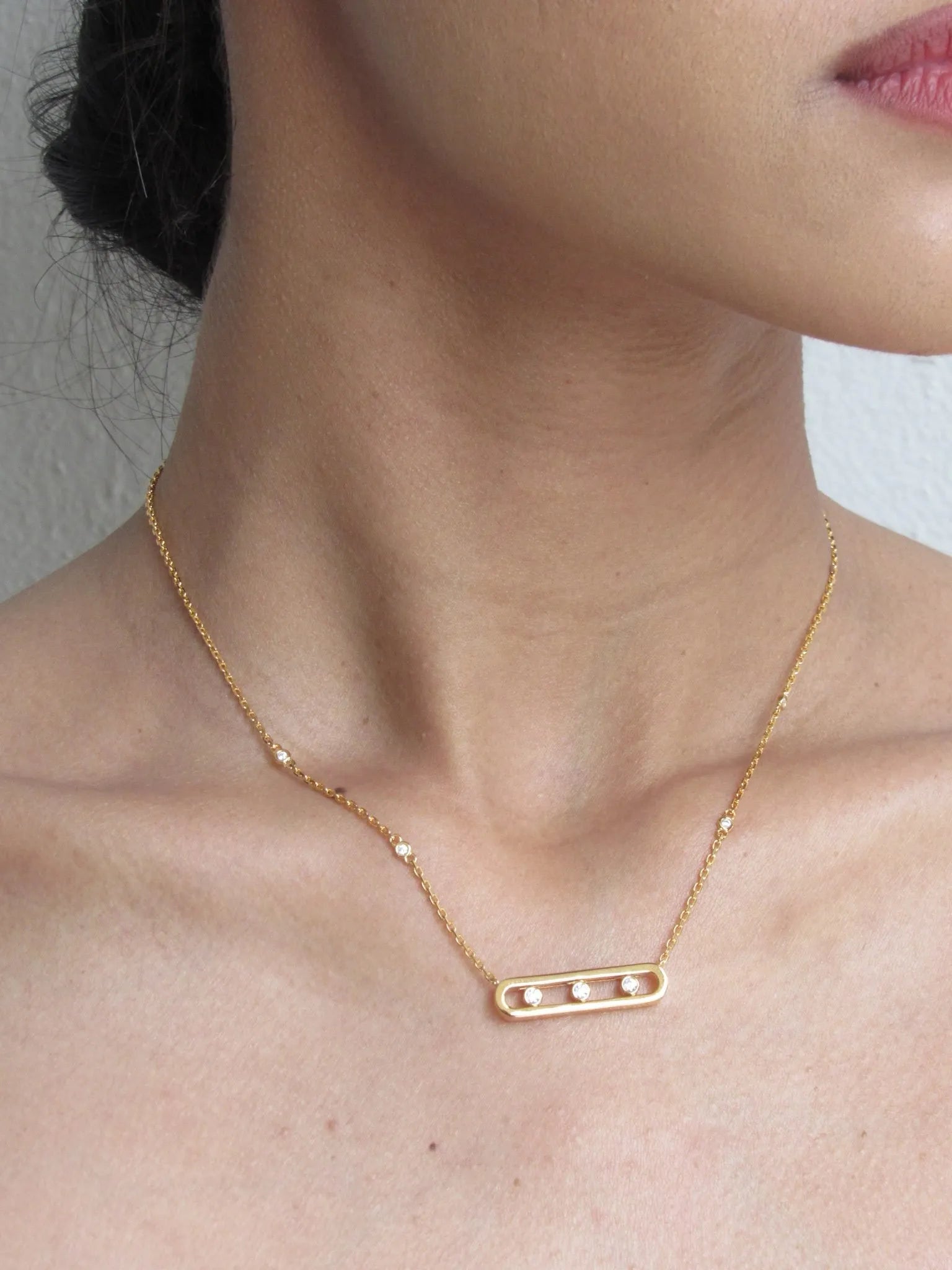 Alizia Single Majestic 3 Moving Stones Necklace