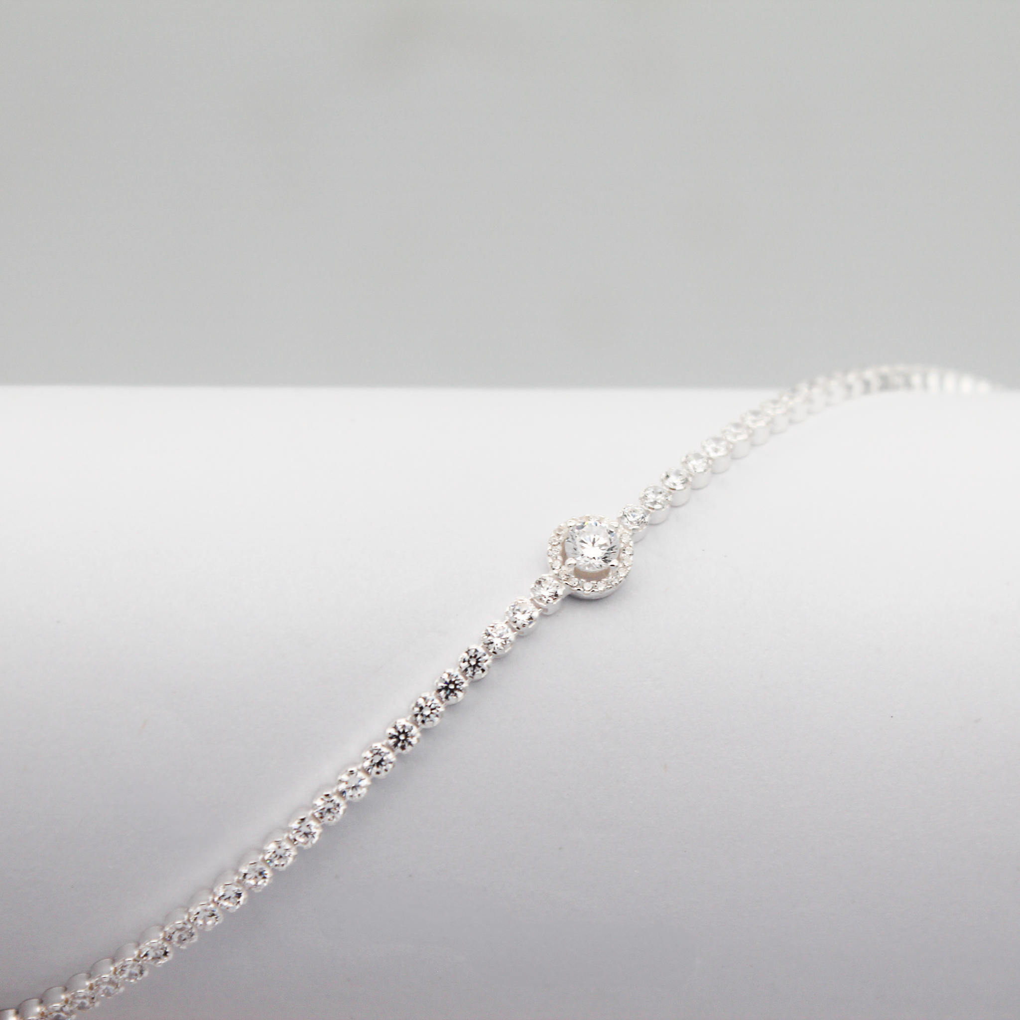 Alizia Halo Diamond Bracelet
