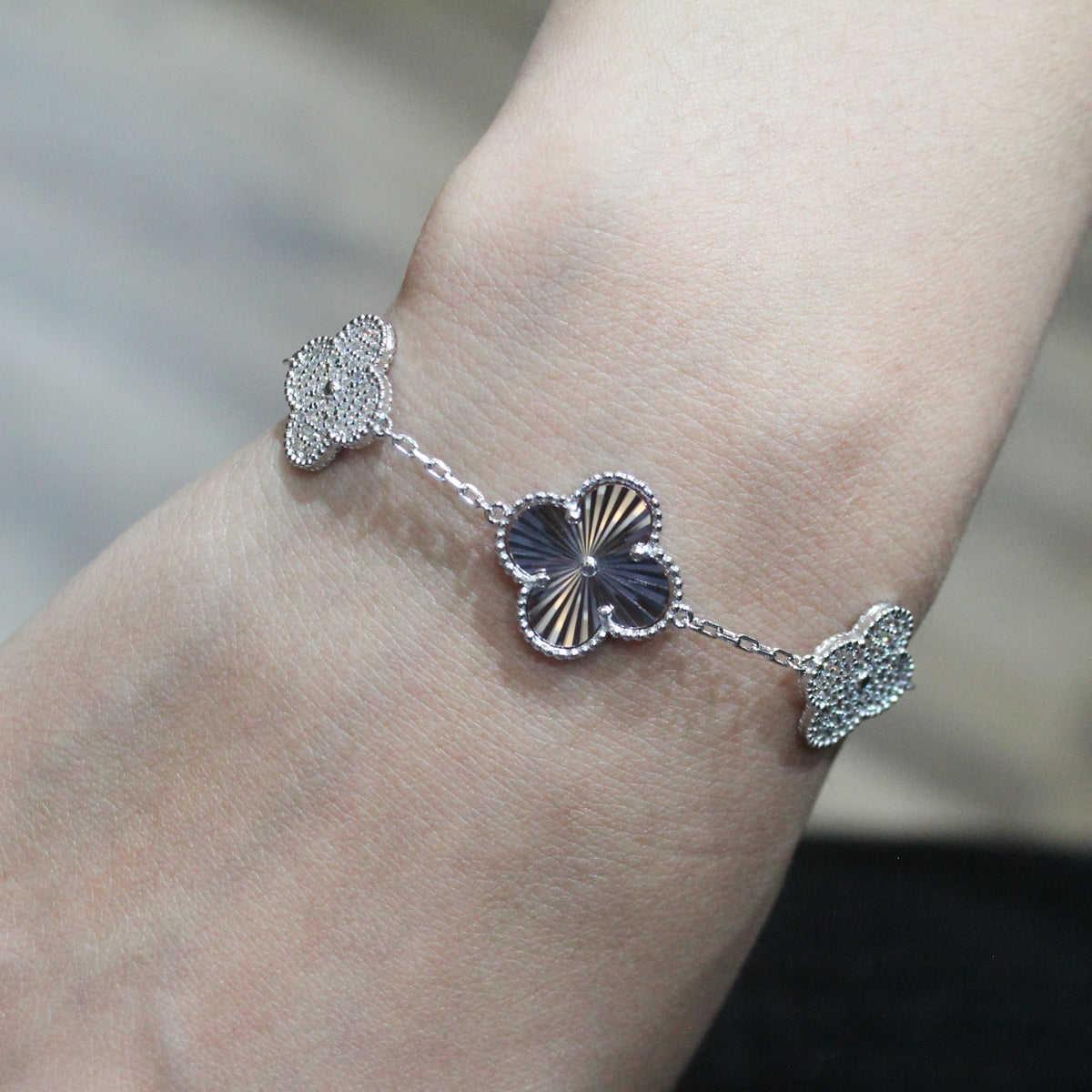 Alizia Shiny Crystal 5 Clove Bracelet